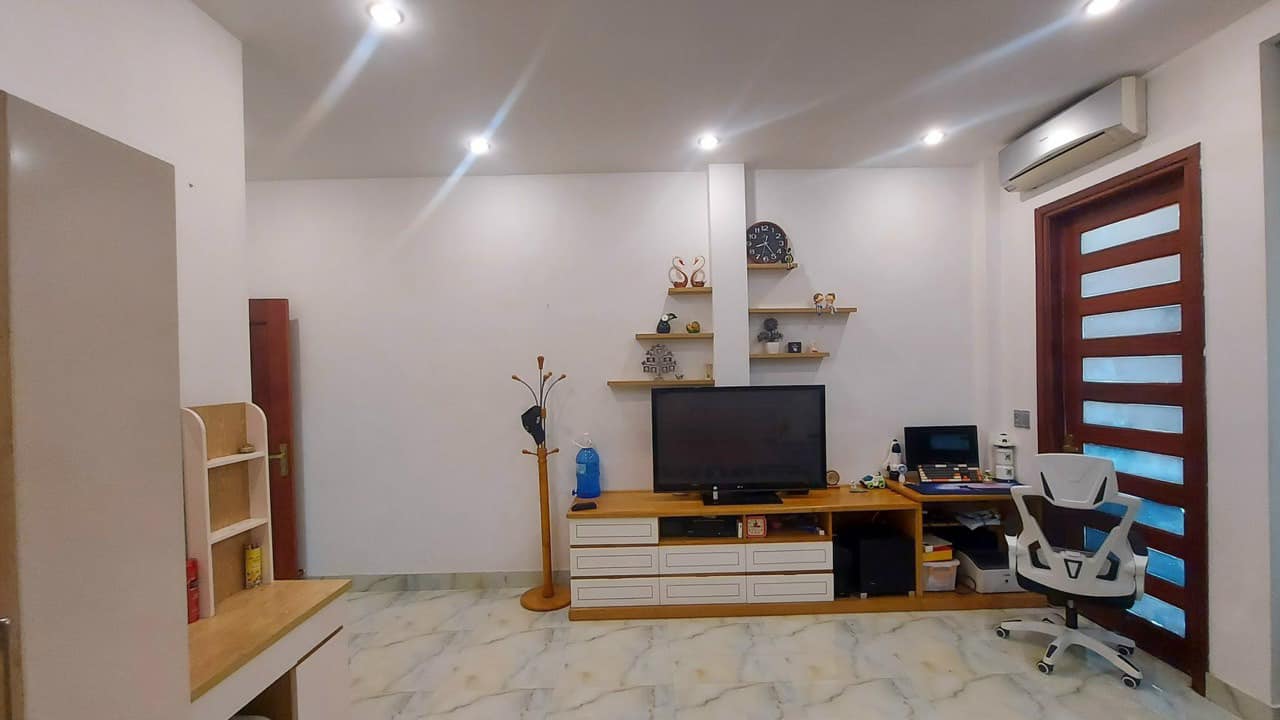 Bán Nhà 3 Tầng Đầu Gềnh Hà Khánh A,P.Cao Xanh. DT:75m2,MT:5m
