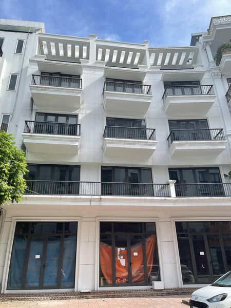 Bán Nhà 5 Tầng Thô KĐT Việt Hàn,P.Hồng Gai.DT:135m2,MT:9m Siêu Đẹp