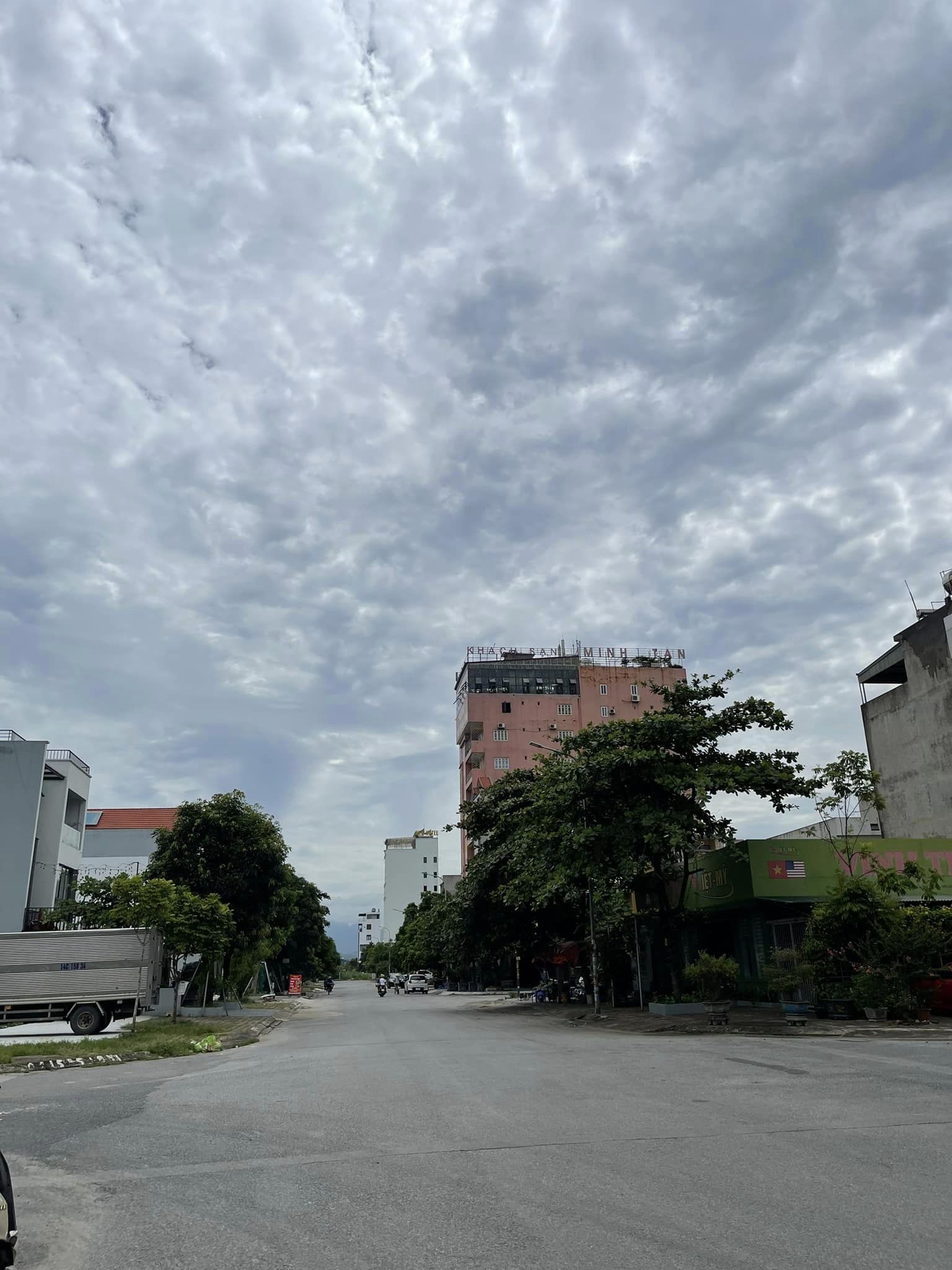 Bán Ô Góc KĐT Cao Xanh,Hà Khánh A,DT:168m2,MT:11.5m Siêu Đẹp