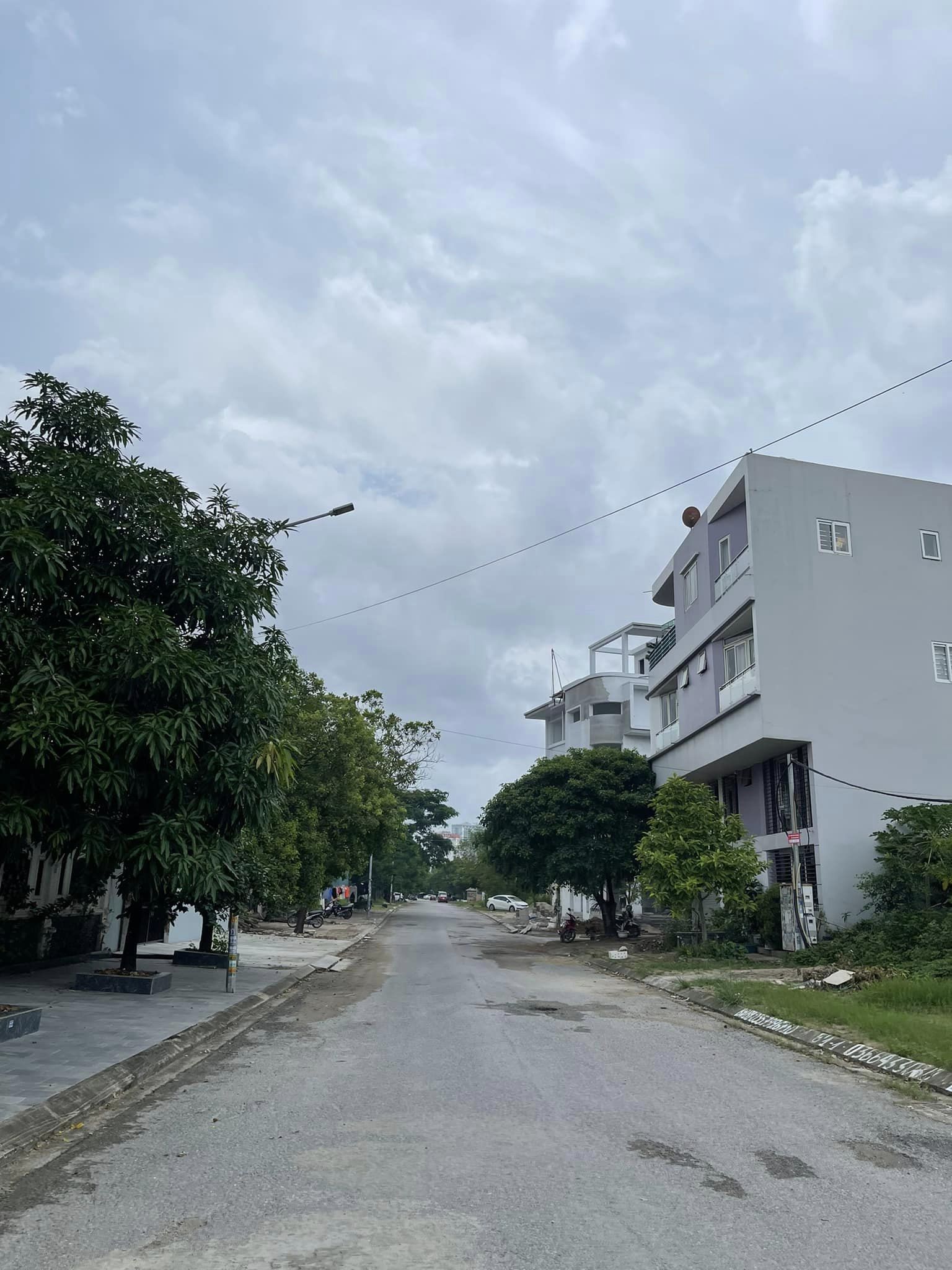 Bán Ô Góc khu Rẻ Quạt,Vựng Đâng. DT:136m2 Siêu Đẹp !!!