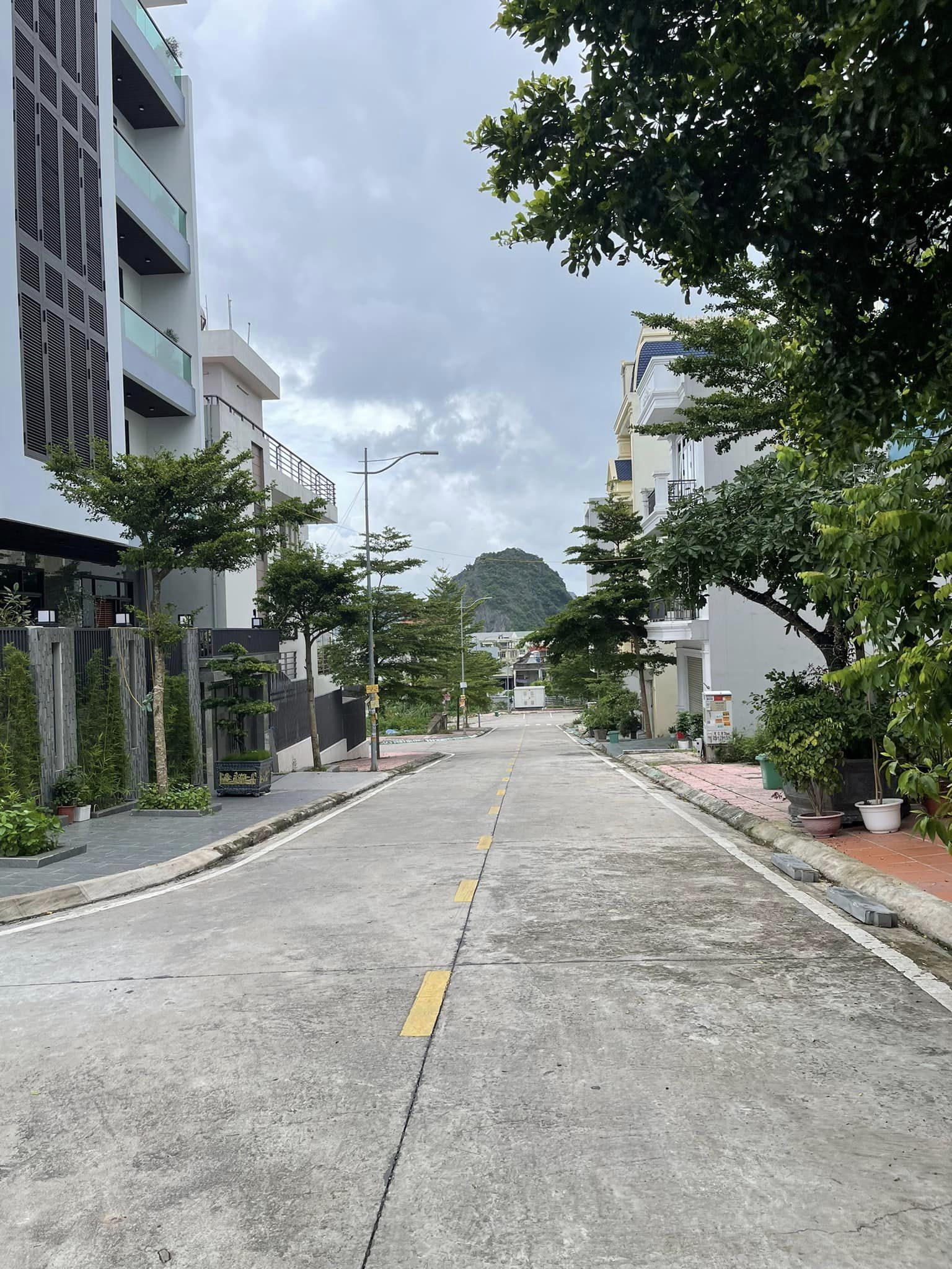 Bán Ô Góc Đồi Ngân Hàng,Cột 2. DT:131.5m2,MT:8m.Hướng Biển !!!