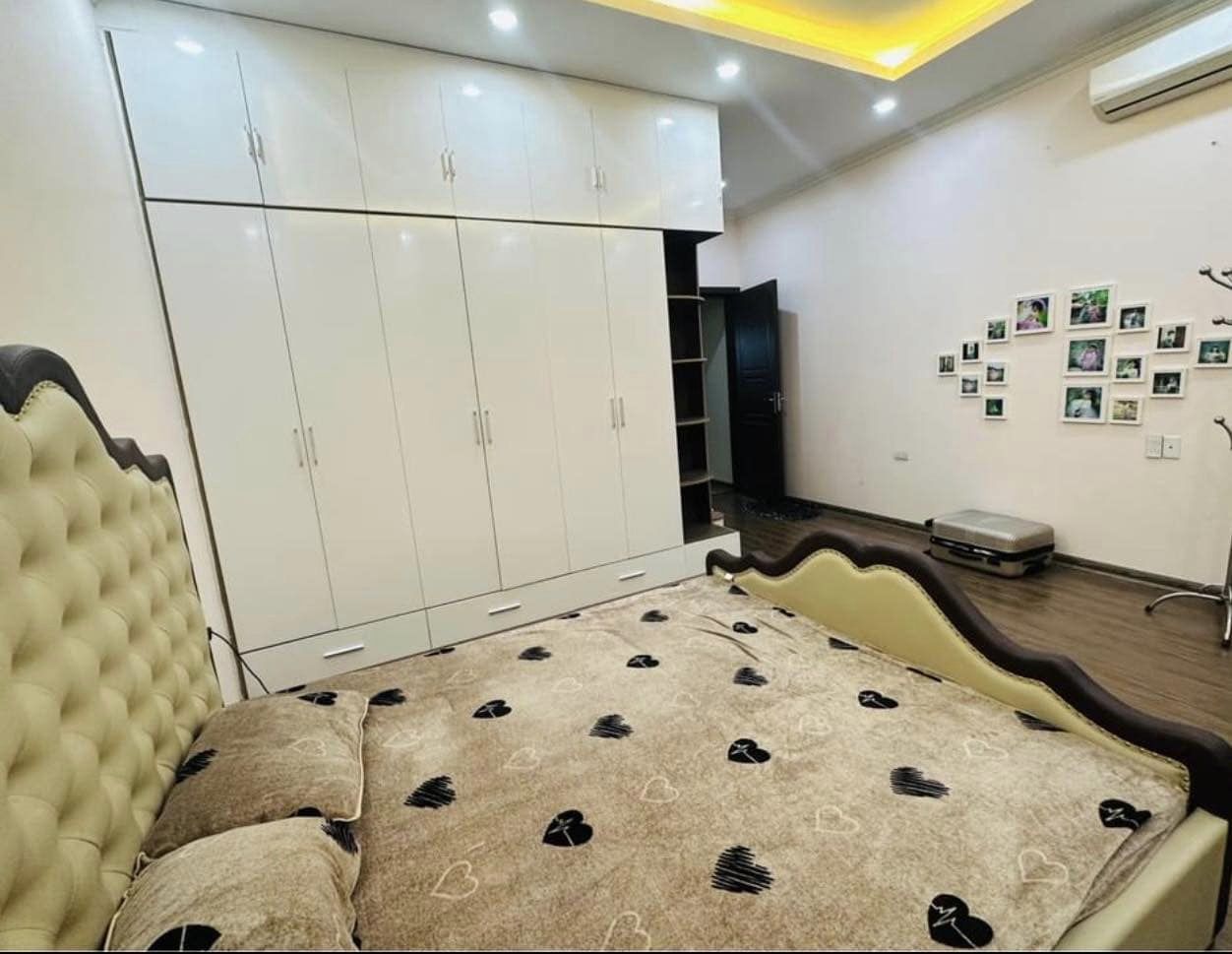 Bán nhà 3 Tầng KTX Kho Gạo,P.Yết Kiêu. DT:75m2,MT:5m.H:Đông Nam
