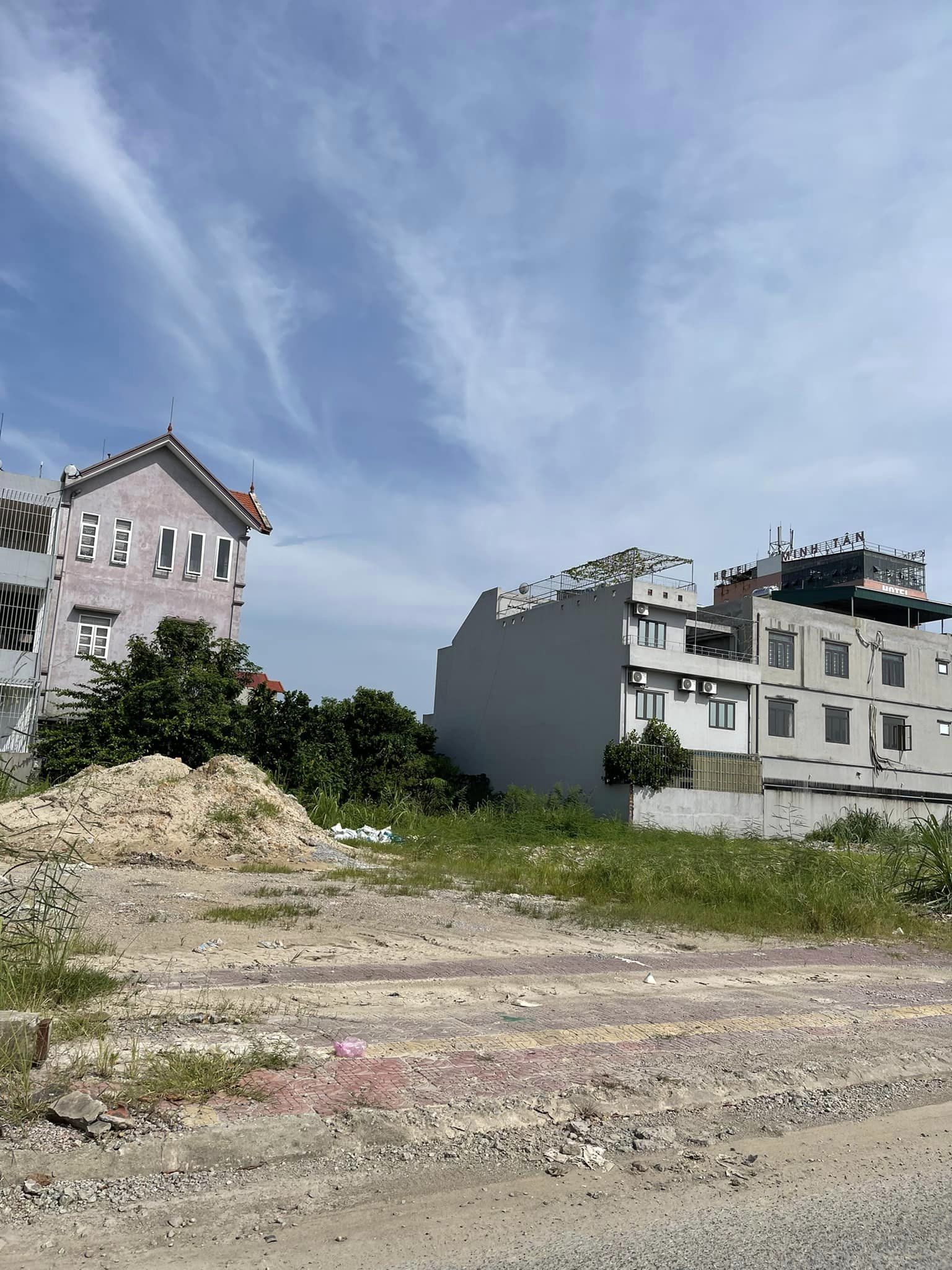 Bán Lô A2 Biệt Thự Hà Khánh A,P.Cao Xanh. DT:375m2,MT:15m.H:TB !