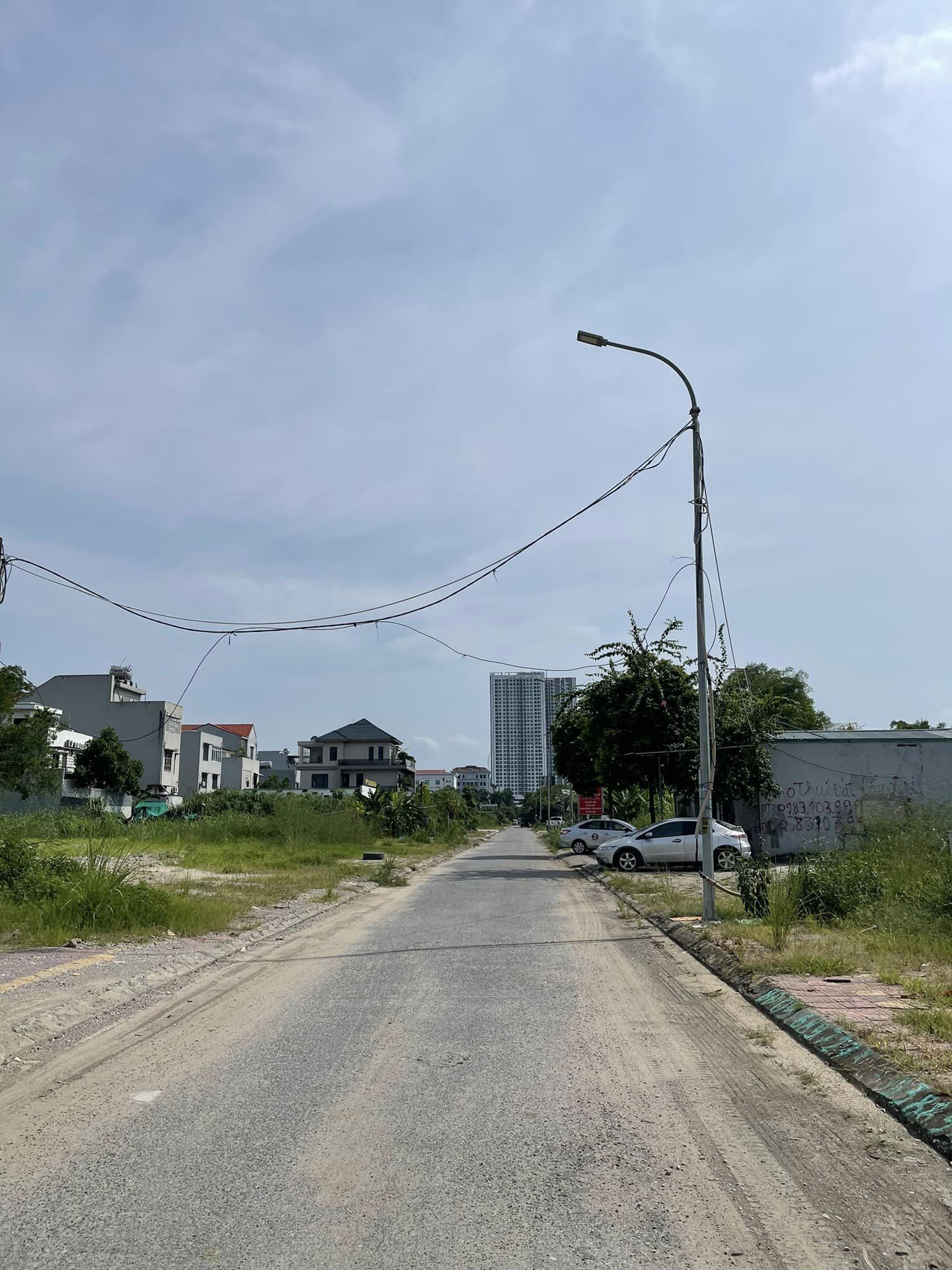 Bán Lô A2 Biệt Thự Hà Khánh A,P.Cao Xanh. DT:375m2,MT:15m.H:TB !