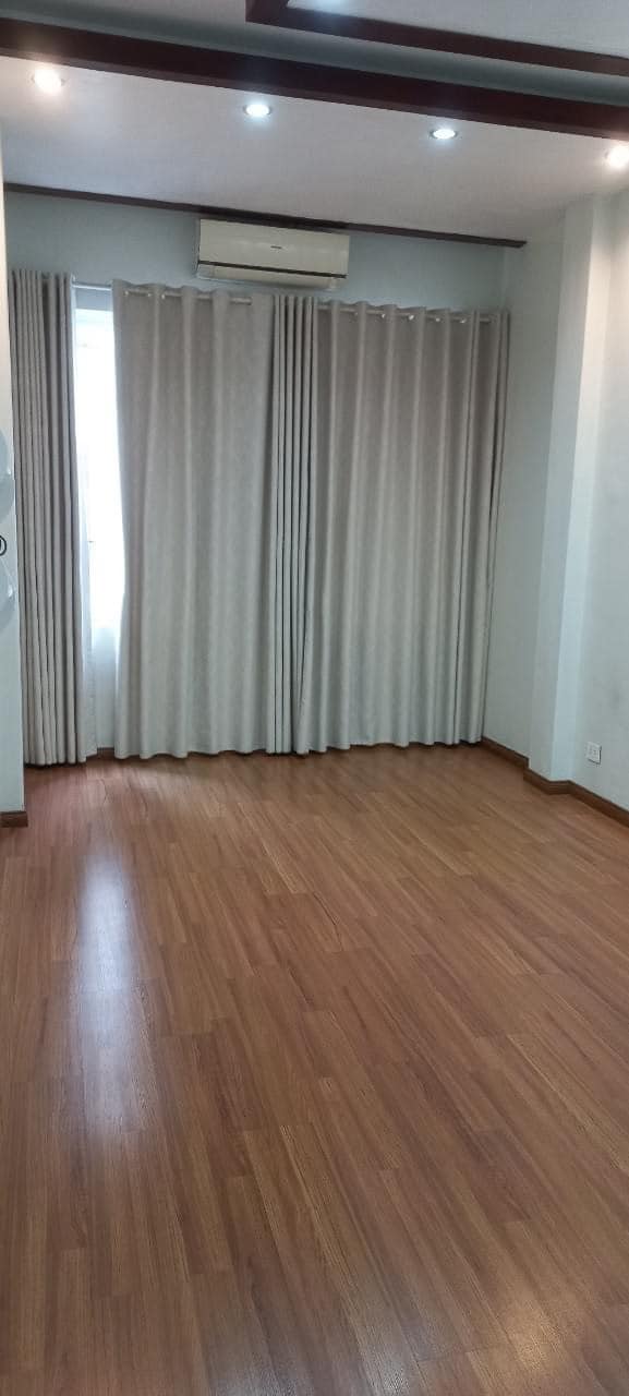 Bán nhà 4 Tầng Gần Vincom,P.Hồng Gai. DT:43m2 Kinh doanh siêu tốt !!!