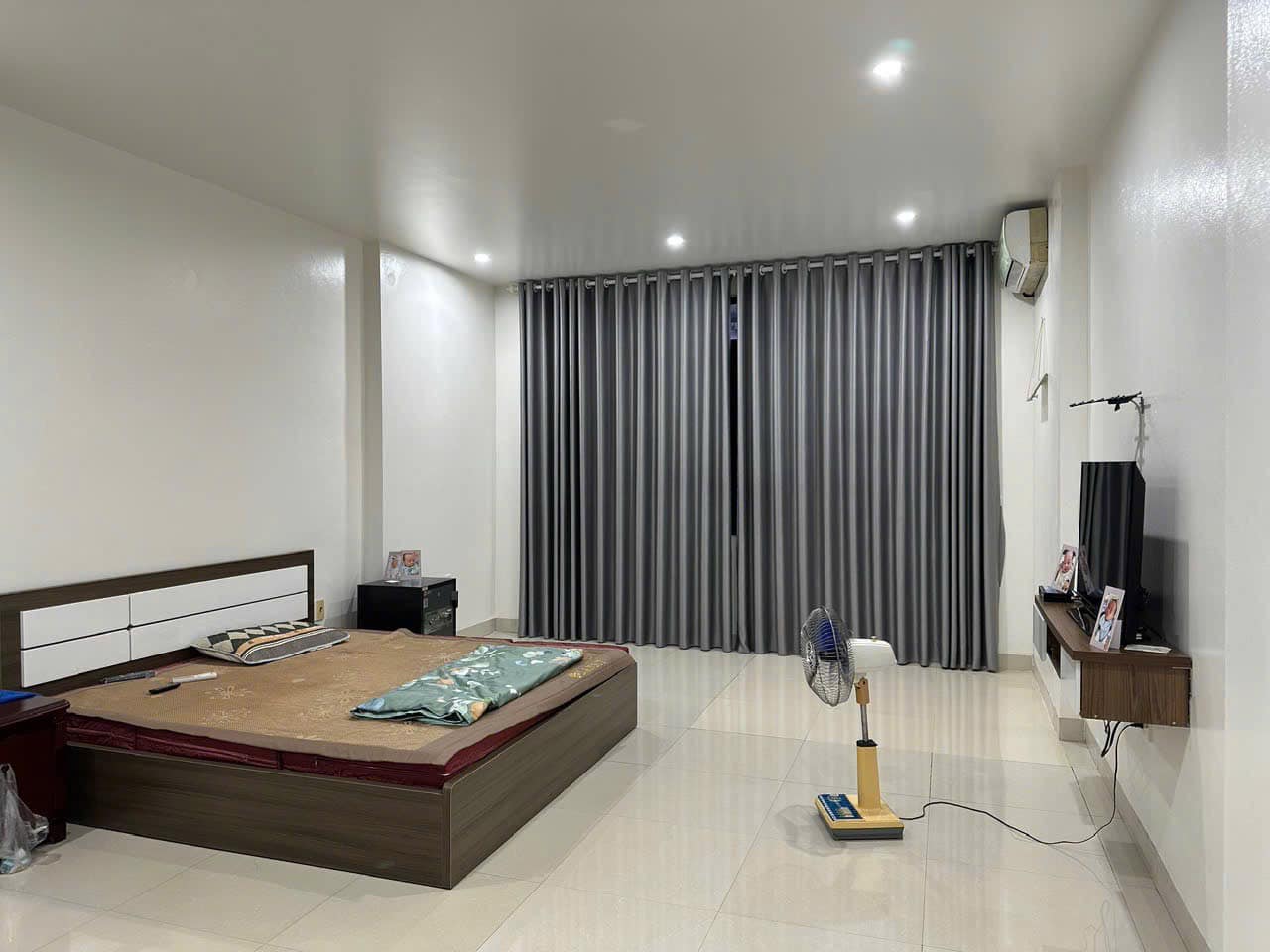 Bán nhà 3 Tầng KTX Xưởng Gỗ,Yết Kiêu. DT:67.5m2,MT:4,5m.H:ĐB !!!