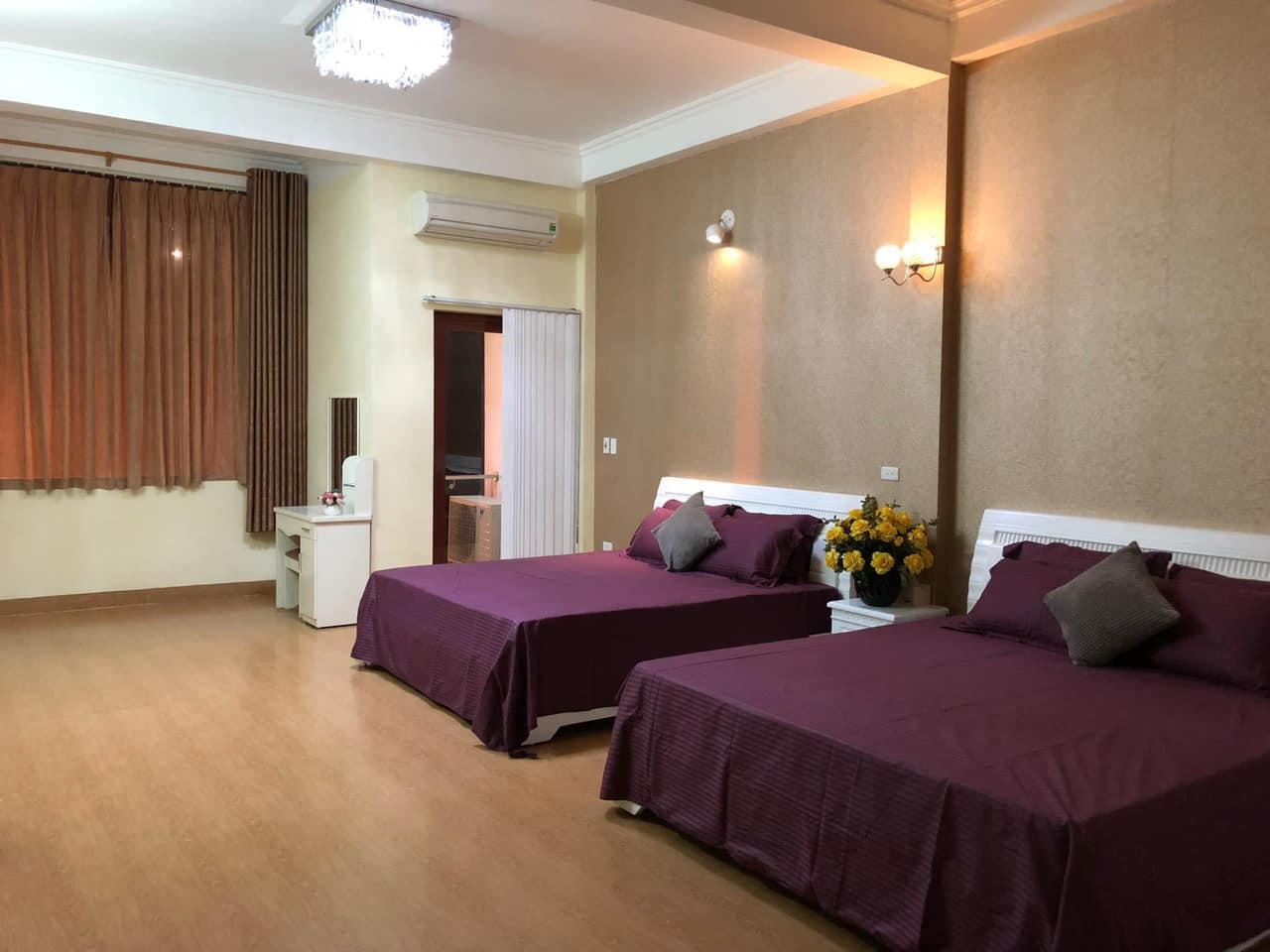Bán Nhà 4 Tầng Gần Hồ Điều Hòa,Yết Kiêu. DT:75m2,MT:5m KD Được !!!