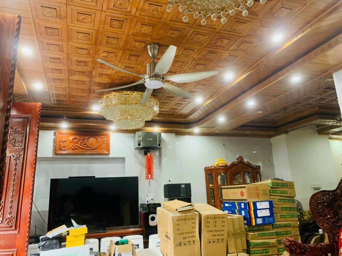 Bán nhà 6 Tầng Khu vực Bãi Muối,Gần chợ Núi Xẻ. DT:83m2 !!!