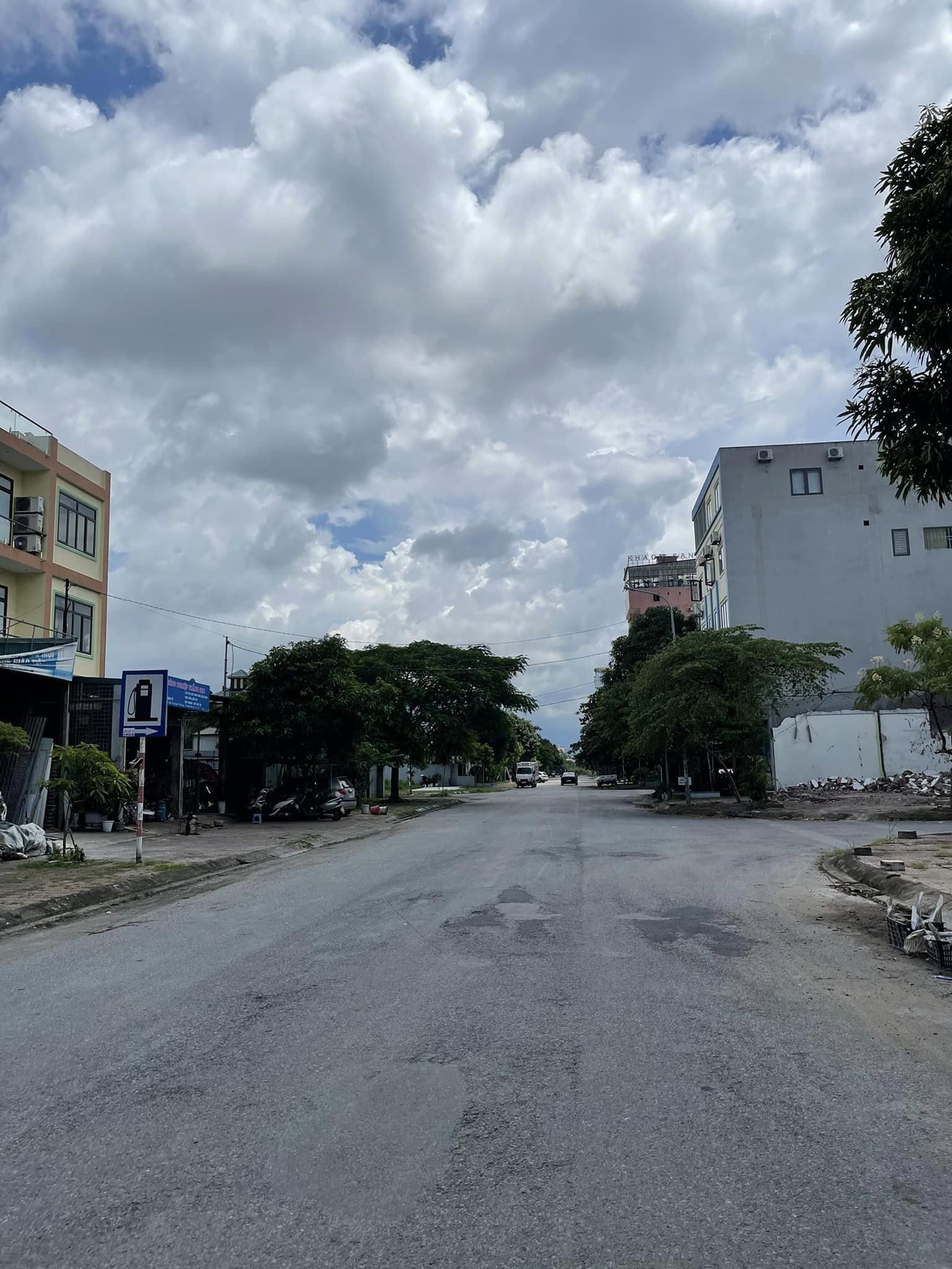 Bán C7-9 Trục 21m Hà Khánh A,P.Cao Xanh. DT:200m2,MT:8m.H:ĐN !!!
