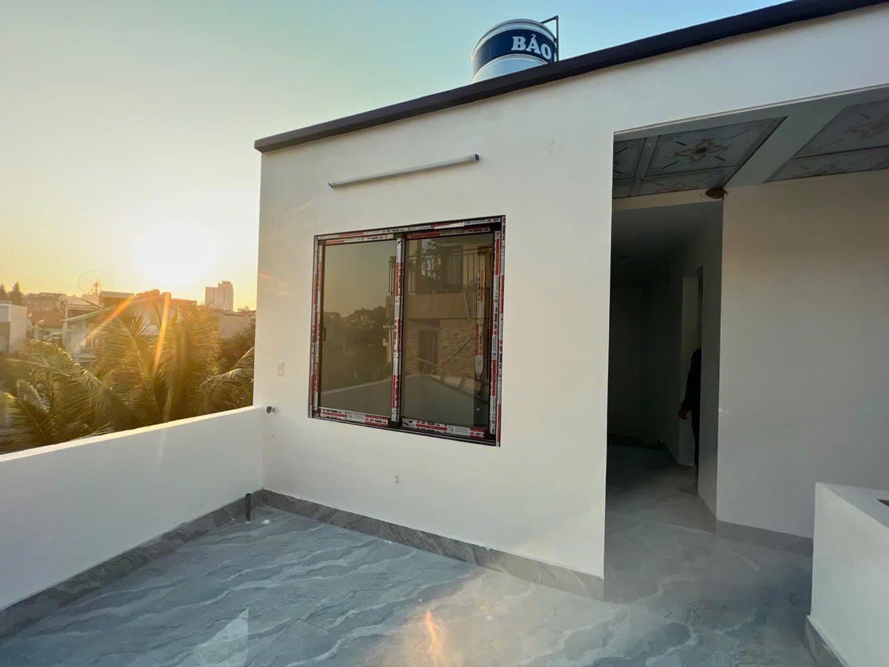 Bán Nhà 2.5 Tầng Ngõ 16 Cao Xanh. DT:71.4m2,MT:7.6m Ngõ Xe Máy !!!