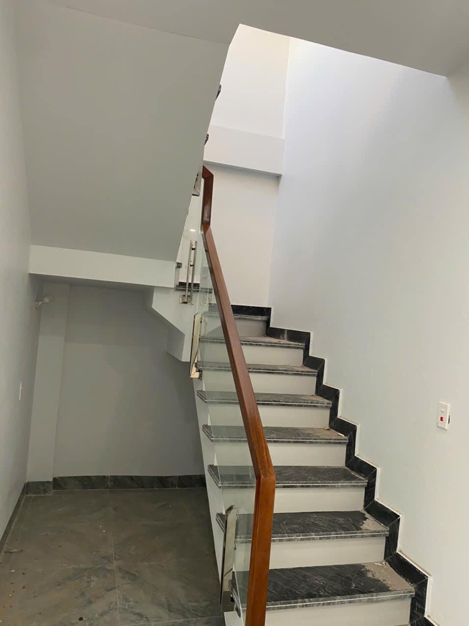 Bán Nhà 2.5 Tầng Xây Mới Sau UBND P.Hà Khánh. DT:55m2-68m2 Oto Đỗ Cửa