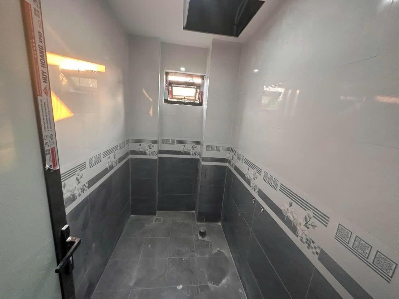 Bán Nhà 2.5 Tầng Ngõ 16 Cao Xanh. DT:71.4m2,MT:7.6m Ngõ Xe Máy !!!