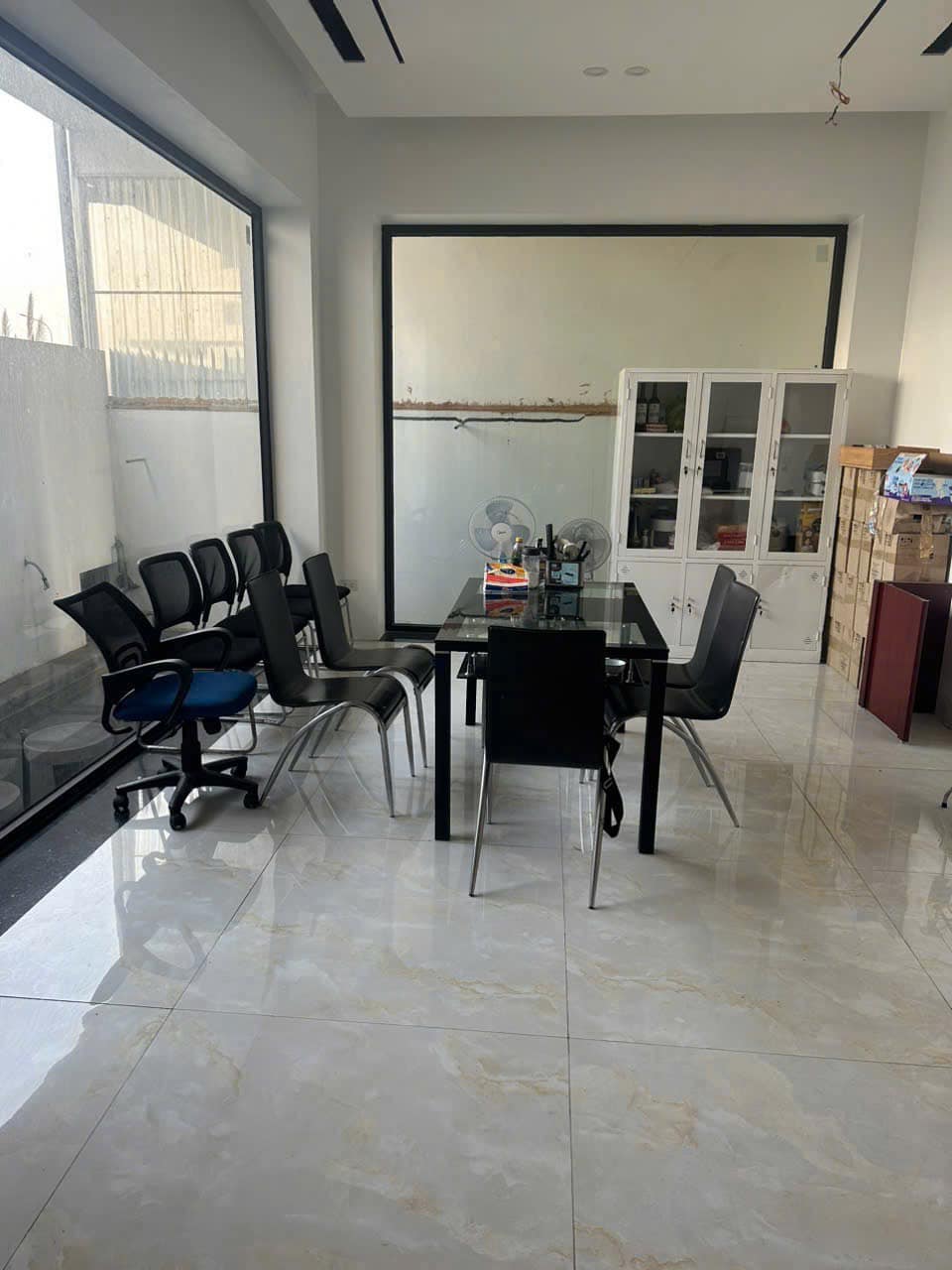 Bán Biệt Thự Khu Sân Bóng Thẩm Gia,P.Cao Xanh. DT: 240m2,MT:12m