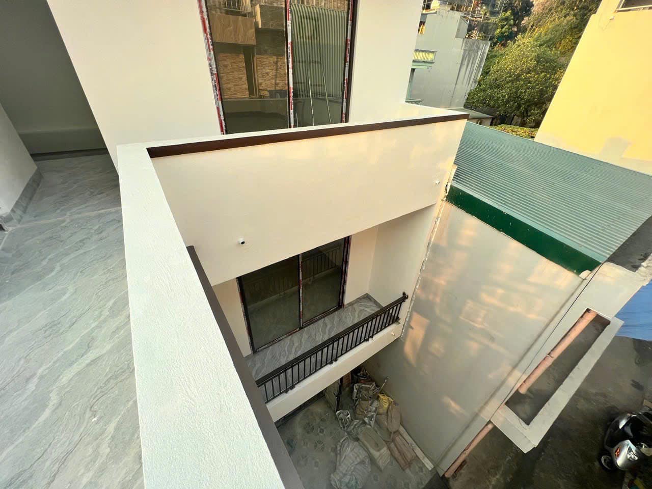 Bán Nhà 2.5 Tầng Ngõ 16 Cao Xanh. DT:71.4m2,MT:7.6m Ngõ Xe Máy !!!