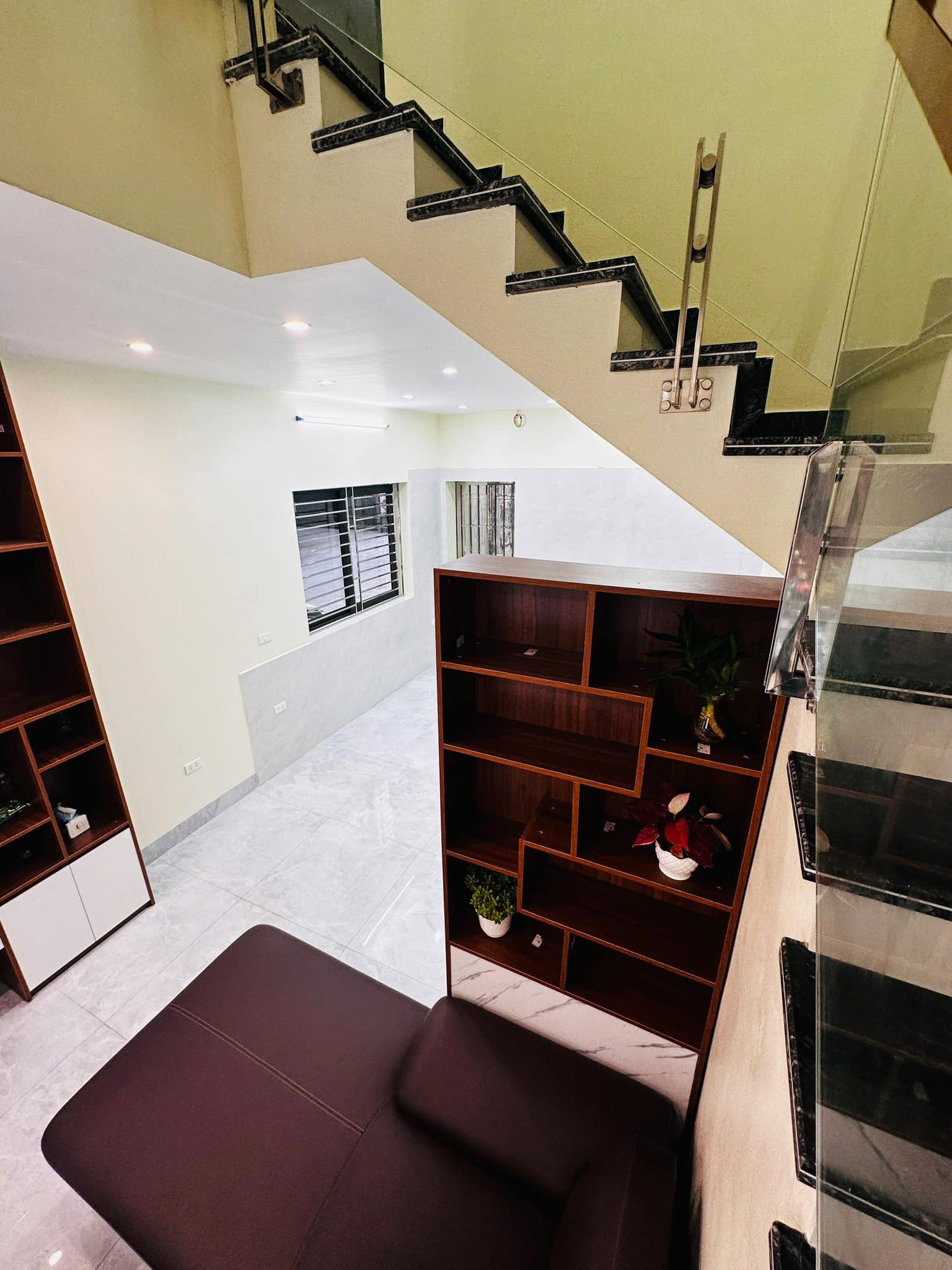 Bán nhà 3 Tầng Ngõ 9 Nguyễn Văn Cừ,P.Hồng Hải. DT:52.5m2,MT:5m Ô Góc !!!