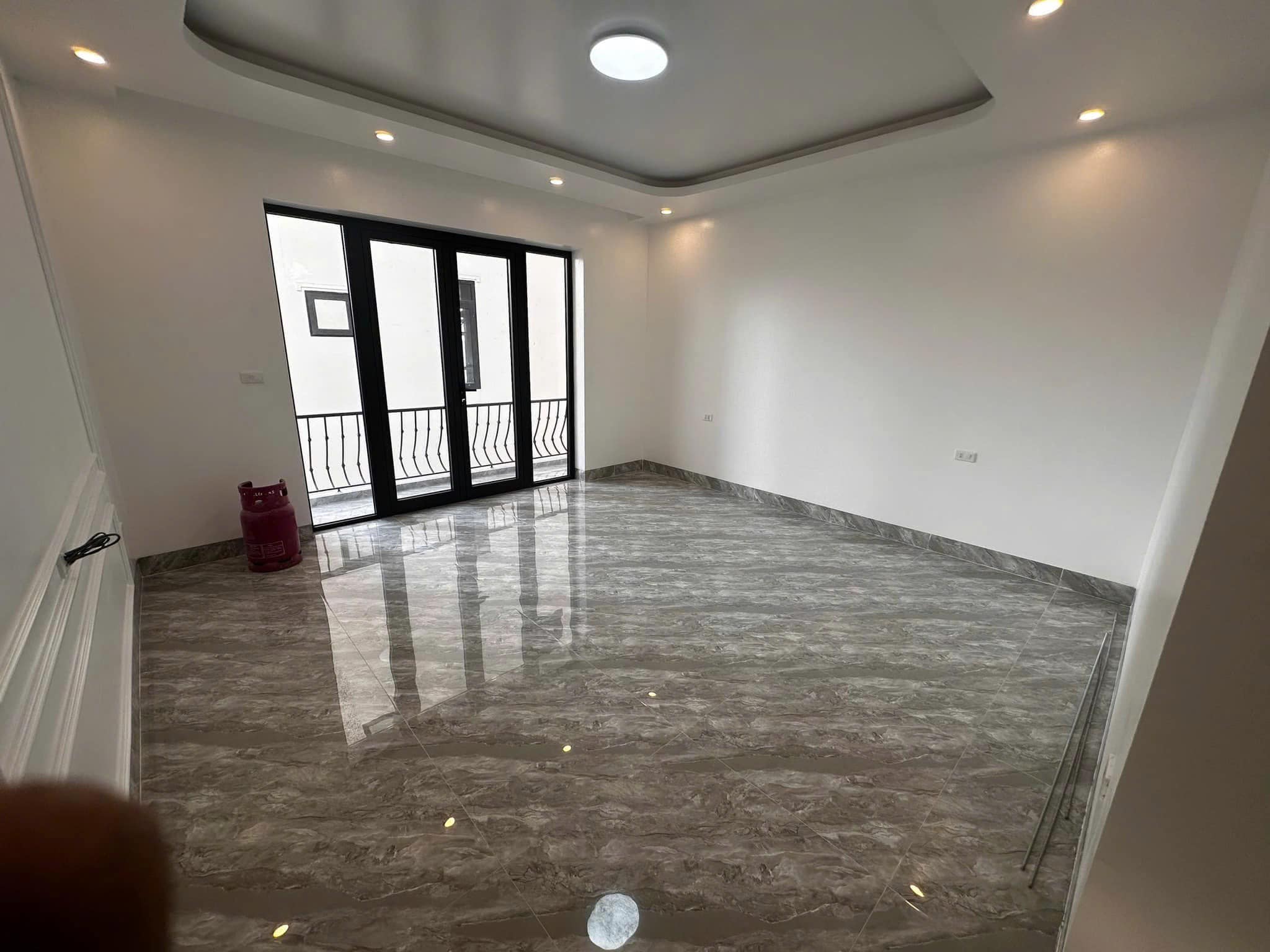 Bán nhà 5.5 Tầng gần Big C,Cột 5,P.Hồng Hải. DT:45m2 Có Thang Máy !!!