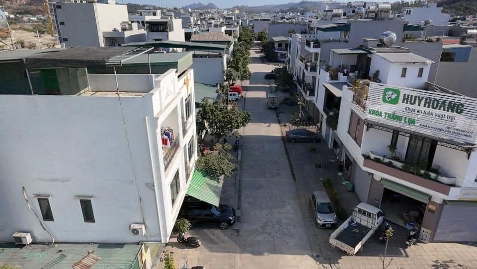Bán B3-10 KĐT Ông Nhan,P.Cao Thắng.DT:80m2,MT:5m !!!