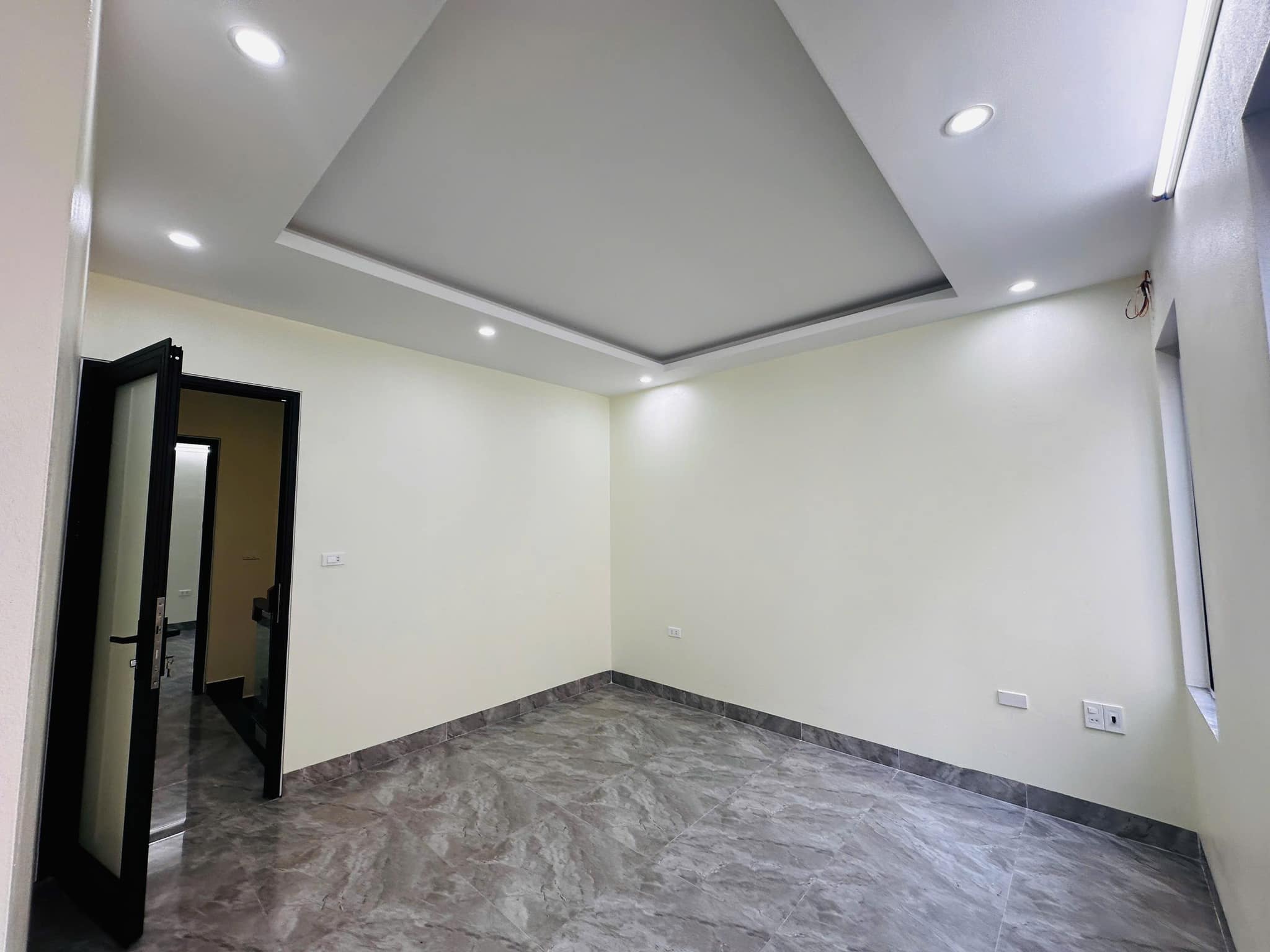 Bán nhà 3 Tầng Ngõ 9 Nguyễn Văn Cừ,P.Hồng Hải. DT:52.5m2,MT:5m Ô Góc !!!