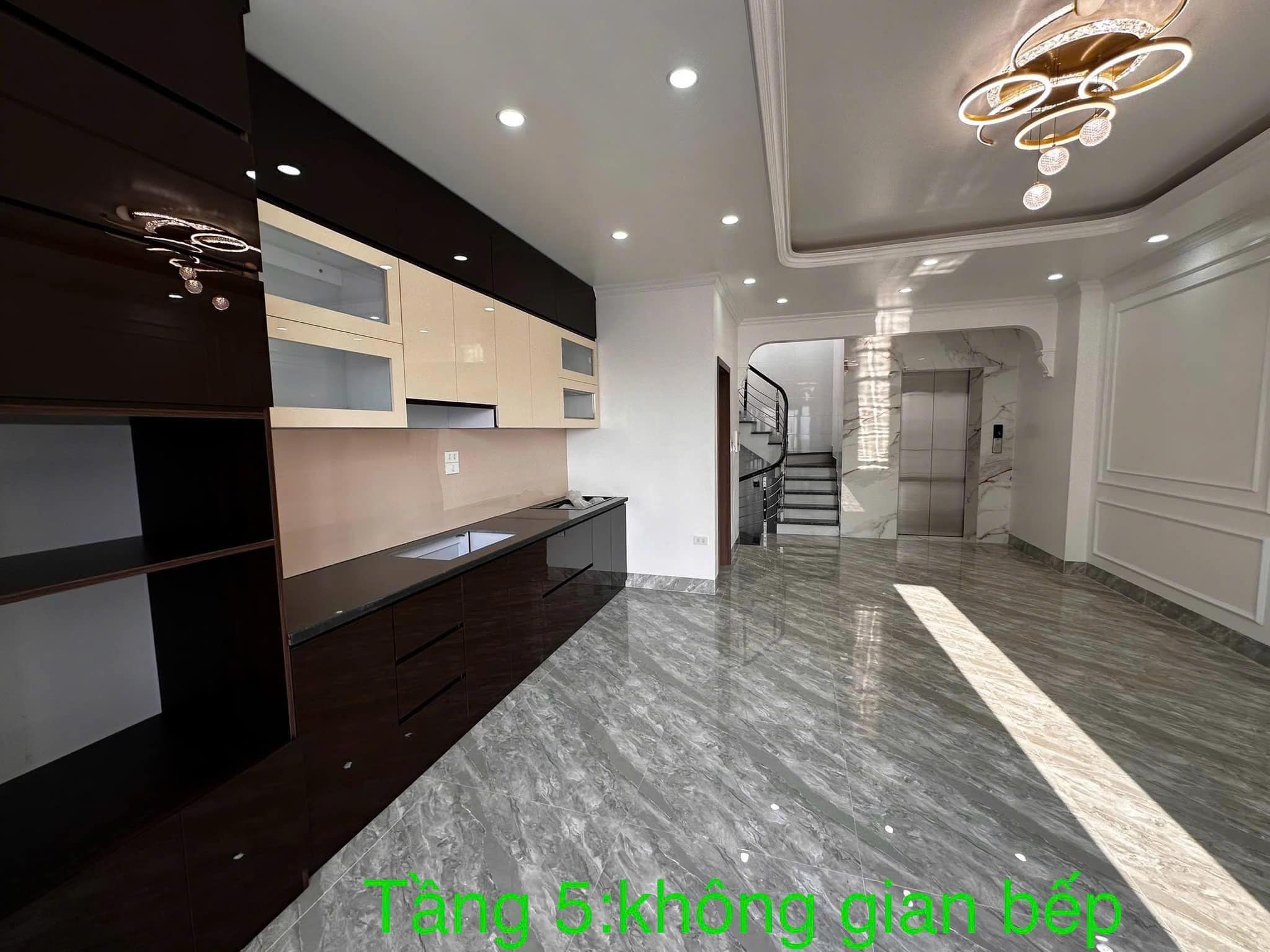 Bán nhà 5.5 Tầng gần Big C,Cột 5,P.Hồng Hải. DT:45m2 Có Thang Máy !!!