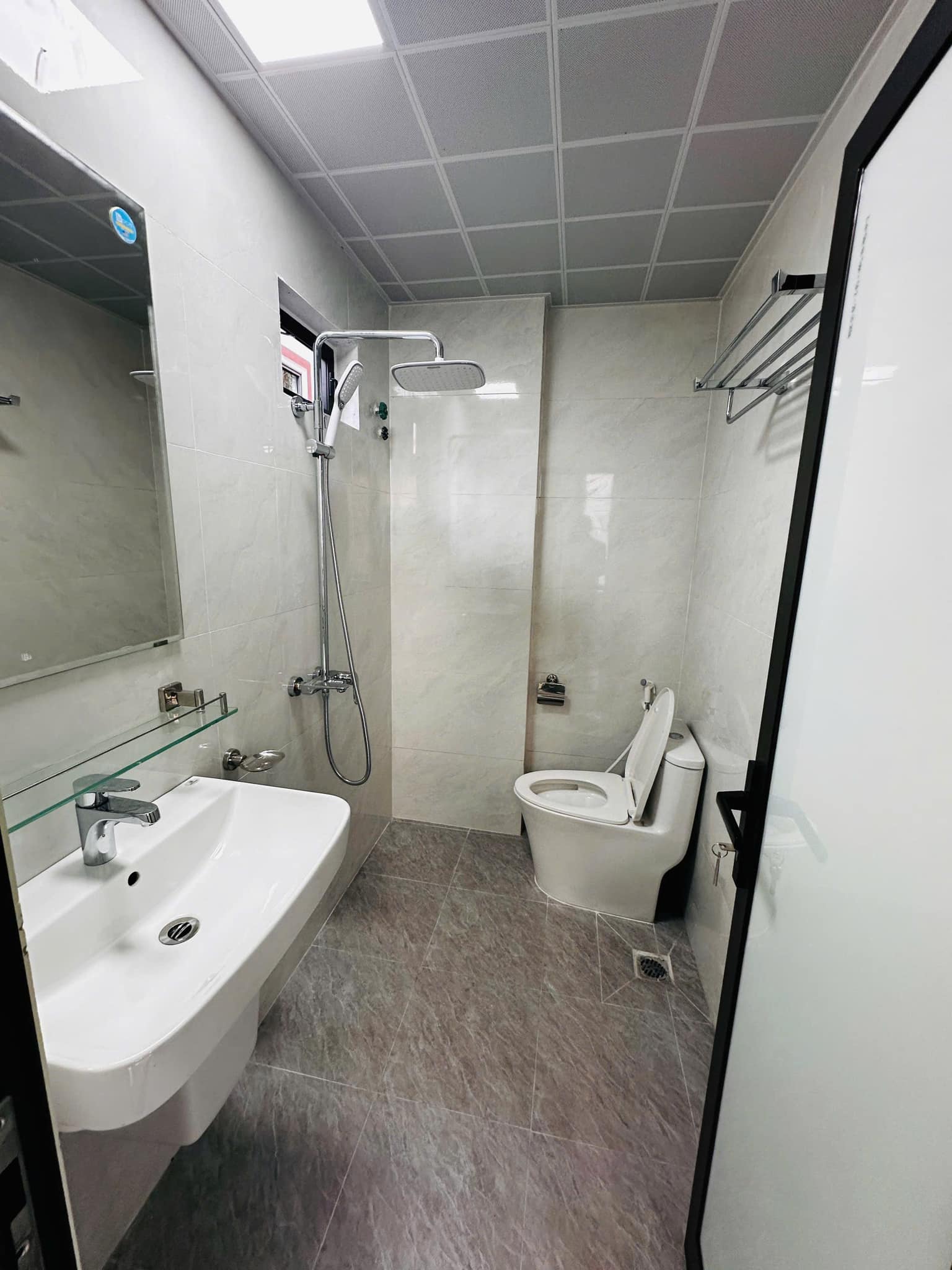 Bán nhà 3 Tầng Ngõ 9 Nguyễn Văn Cừ,P.Hồng Hải. DT:52.5m2,MT:5m Ô Góc !!!