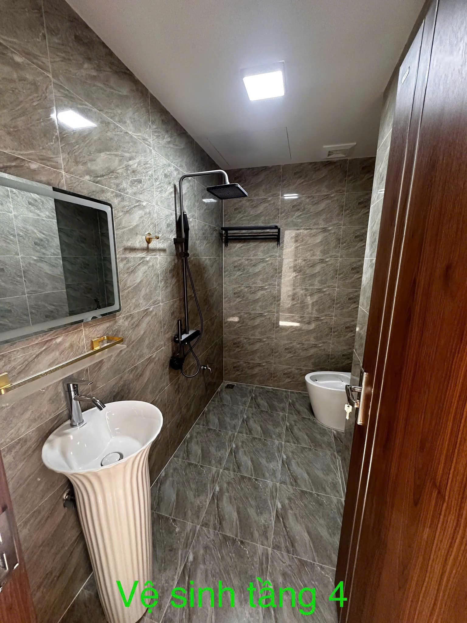 Bán nhà 5.5 Tầng gần Big C,Cột 5,P.Hồng Hải. DT:45m2 Có Thang Máy !!!