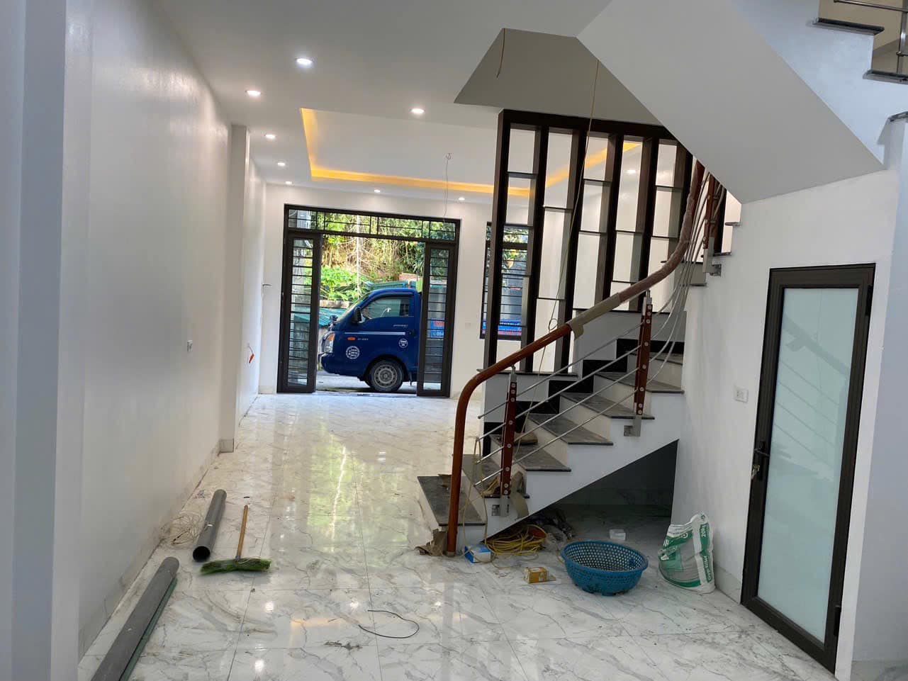 Bán Nhà 3 Tầng Ngõ 20 Cao Xanh. DT:55m2,MT:4.5m.Oto Đỗ Cửa Giá Rẻ !!!