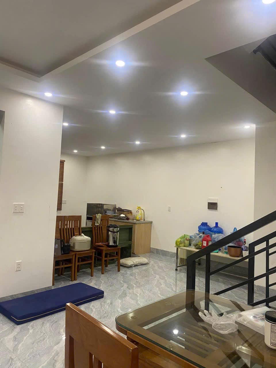 Bán Nhà 2 Tầng 1 Tum Ngõ 16 Cao Xanh,DT:71.4m2,MT:7.6m Giá Rẻ !!!