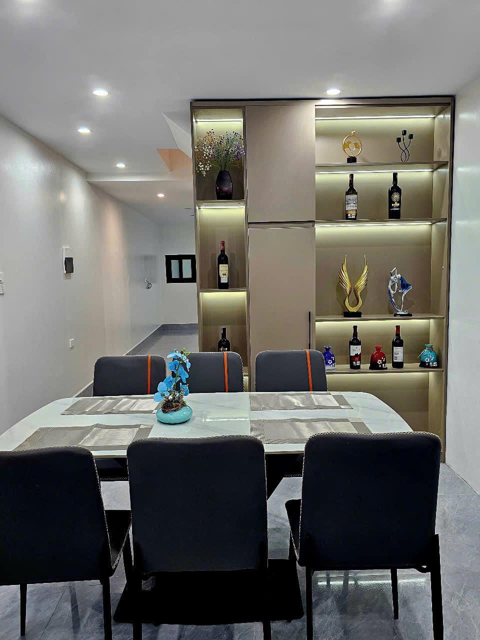 Bán Nhà 4.5 Tầng Mặt Đường Cao Thắng. DT:48m2,MT:3.5m Gần Chợ Núi Xẻ !!!