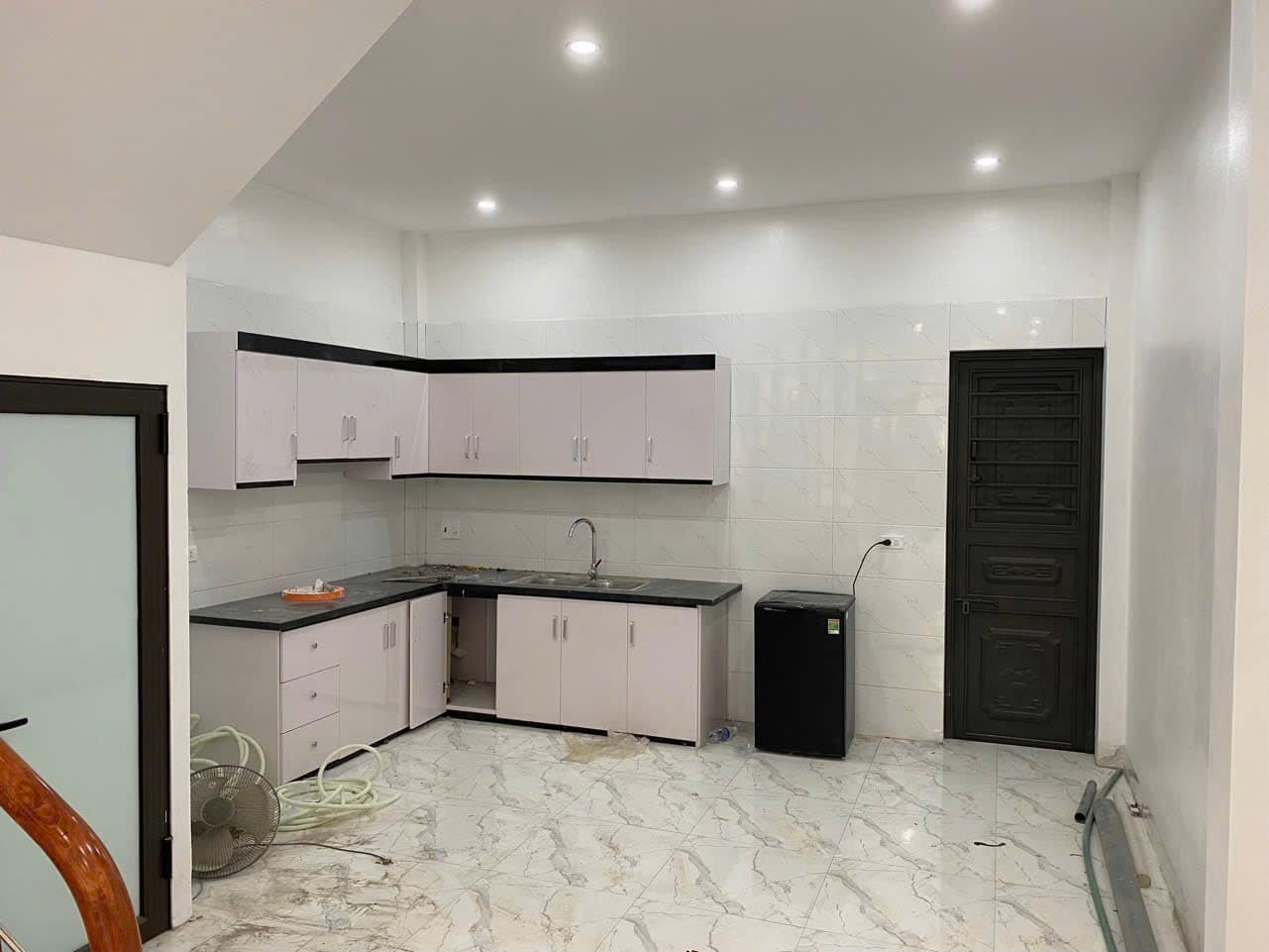 Bán Nhà 3 Tầng Ngõ 20 Cao Xanh. DT:55m2,MT:4.5m.Oto Đỗ Cửa Giá Rẻ !!!