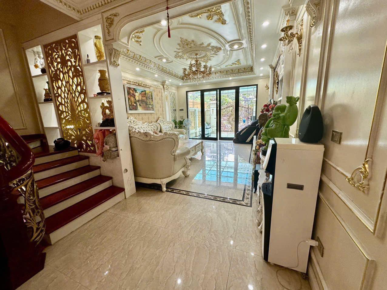 Bán Nhà 3 Tầng Siêu Đẹp Dự Án Ở Cao Thắng,DT:95m2,MT:5m. H: Nam !!!