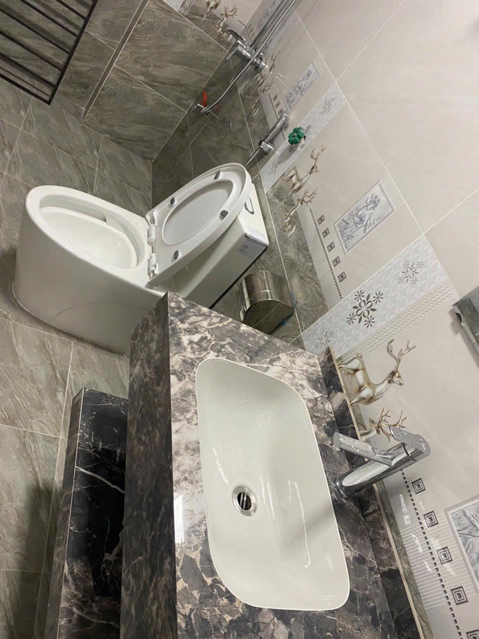 Bán Nhà 3 Tầng Ngõ 20 Cao Xanh. DT:52m2,MT:4.6m 2 Oto Tránh Nhau !!!