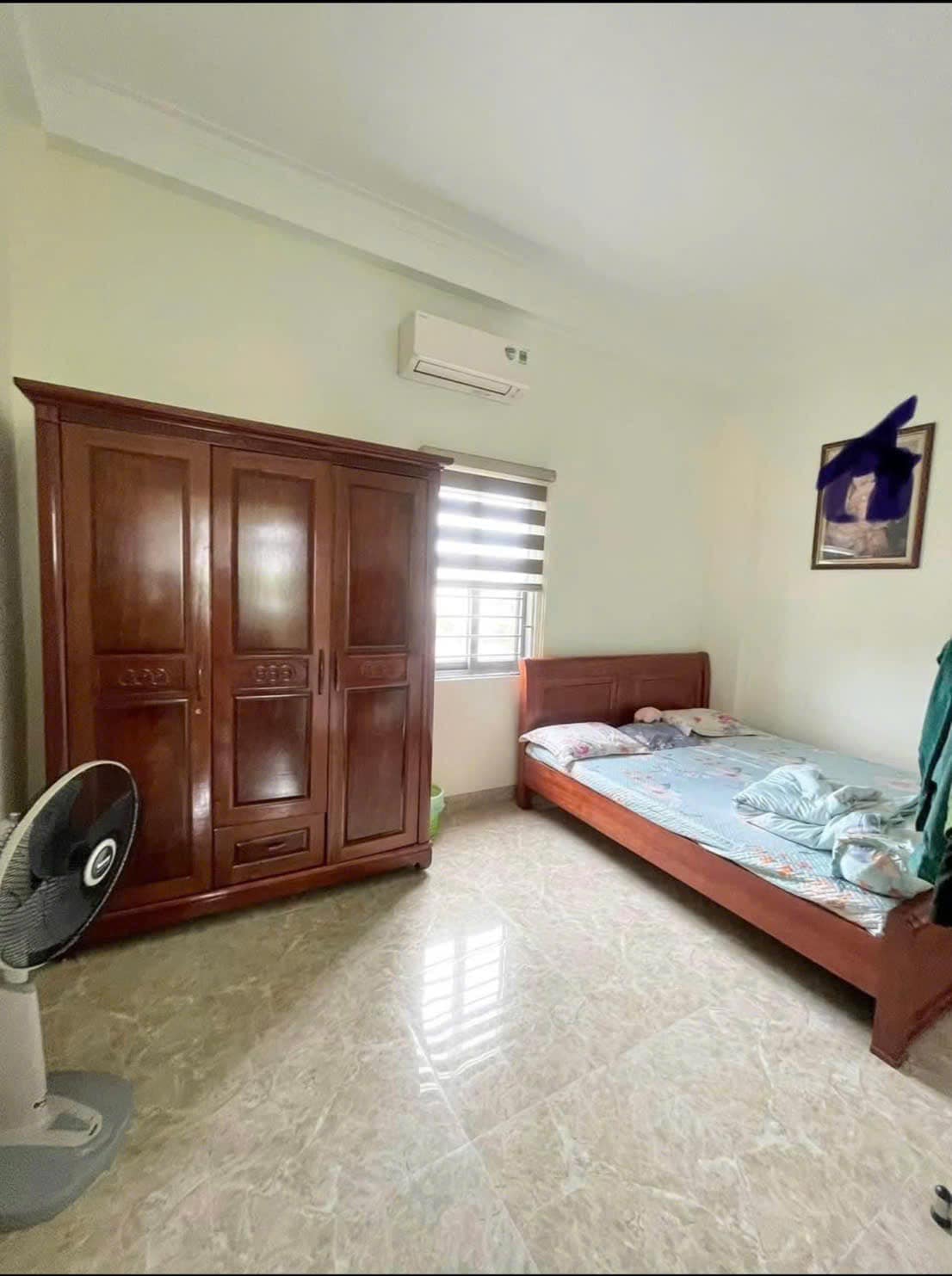 Bán Nhà 3 Tầng Ngõ 33 Cao Xanh Oto Đỗ Cửa. DT:50m2,MT:4.5m !!!