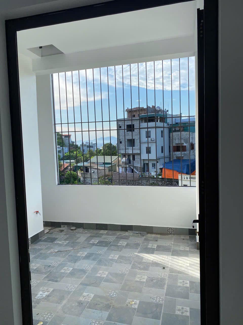 Bán Nhà 3 Tầng Ngõ 20 Cao Xanh. DT:55m2,MT:4.5m.Oto Đỗ Cửa Giá Rẻ !!!