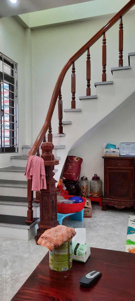 Bán Nhà 3 Tầng Ngõ 33 Cao Xanh Oto Đỗ Cửa. DT:50m2,MT:4.5m !!!