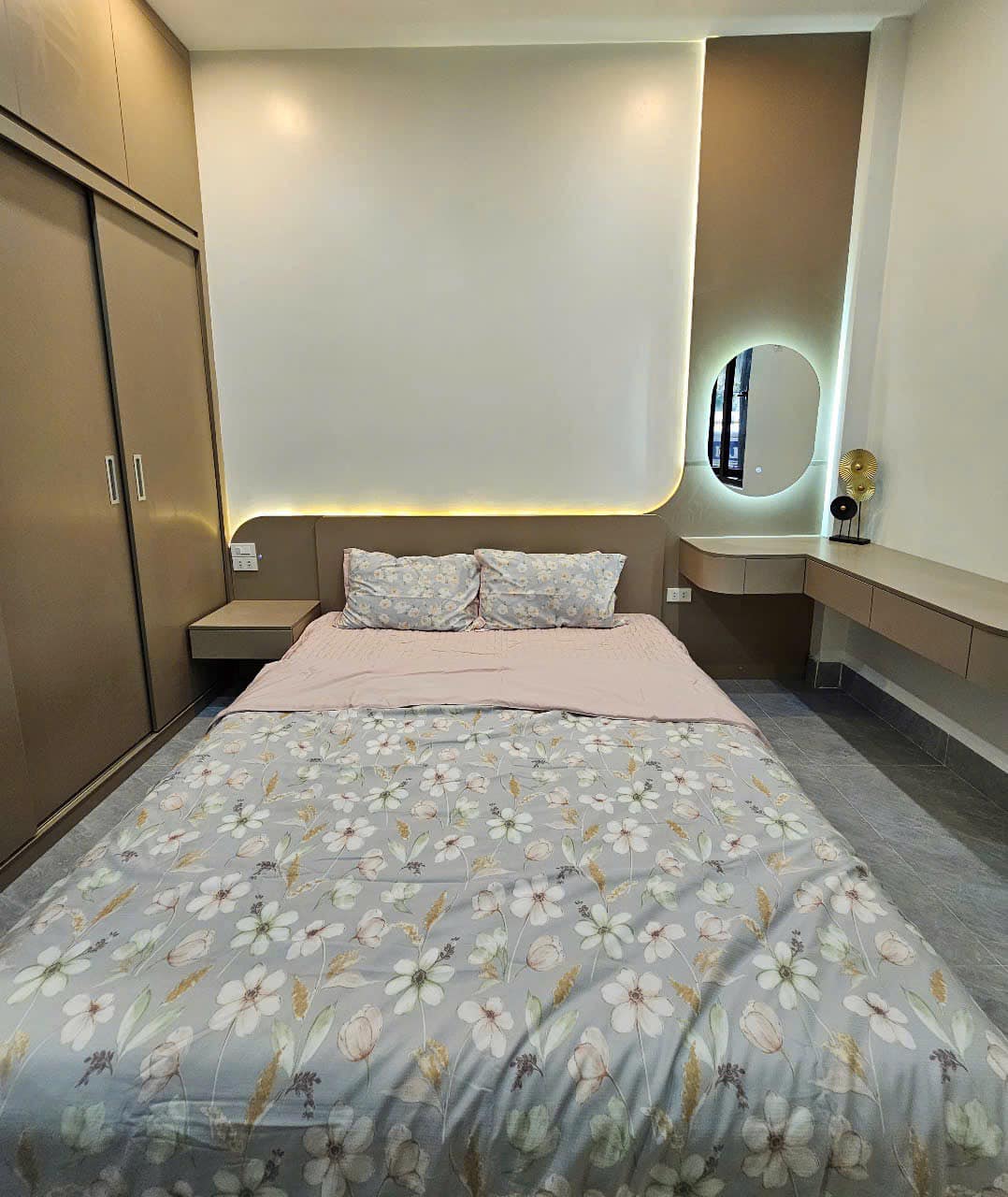 Bán Nhà 4.5 Tầng Mặt Đường Cao Thắng. DT:48m2,MT:3.5m Gần Chợ Núi Xẻ !!!