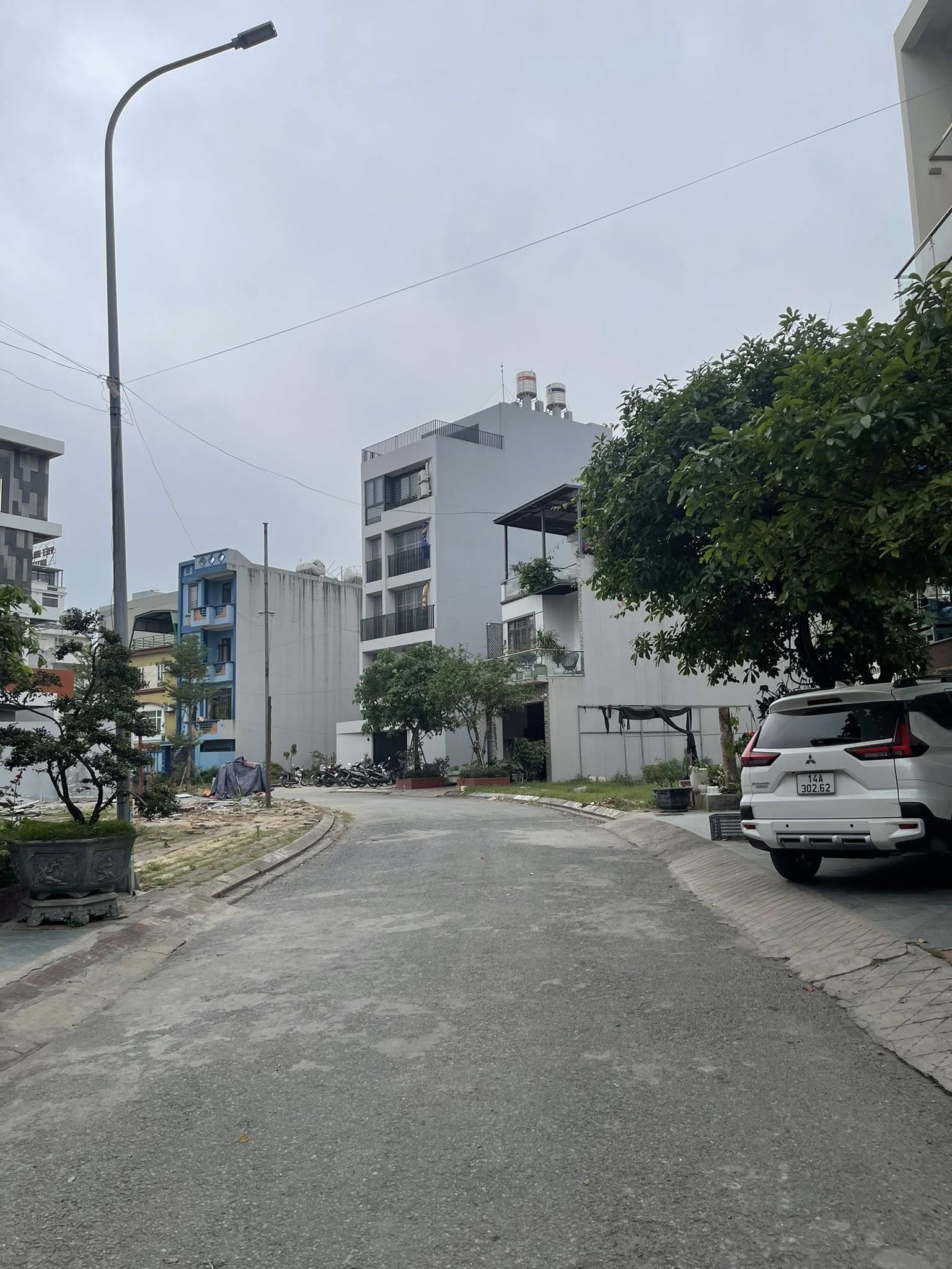 Bán Lô B’2 ô 2 Rẻ Quạt Vựng Đâng,P.Yết Kiêu Cũ. DT:90m2,MT:6m.H:TB !!!