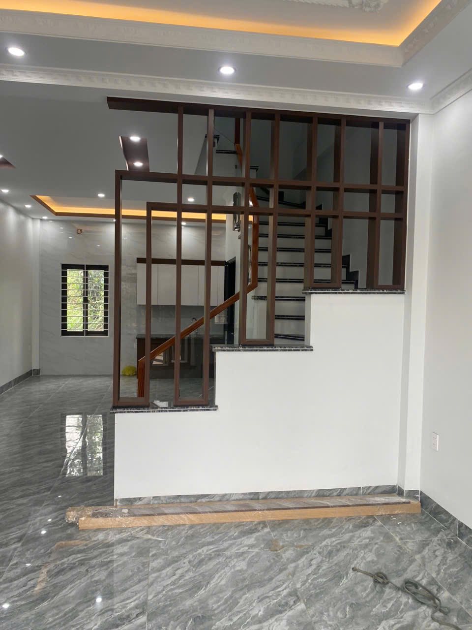 Bán Nhà 3 Tầng Full Nội Thất Ngõ 20 Cao Xanh. DT:52m2,MT:4.6m !!!