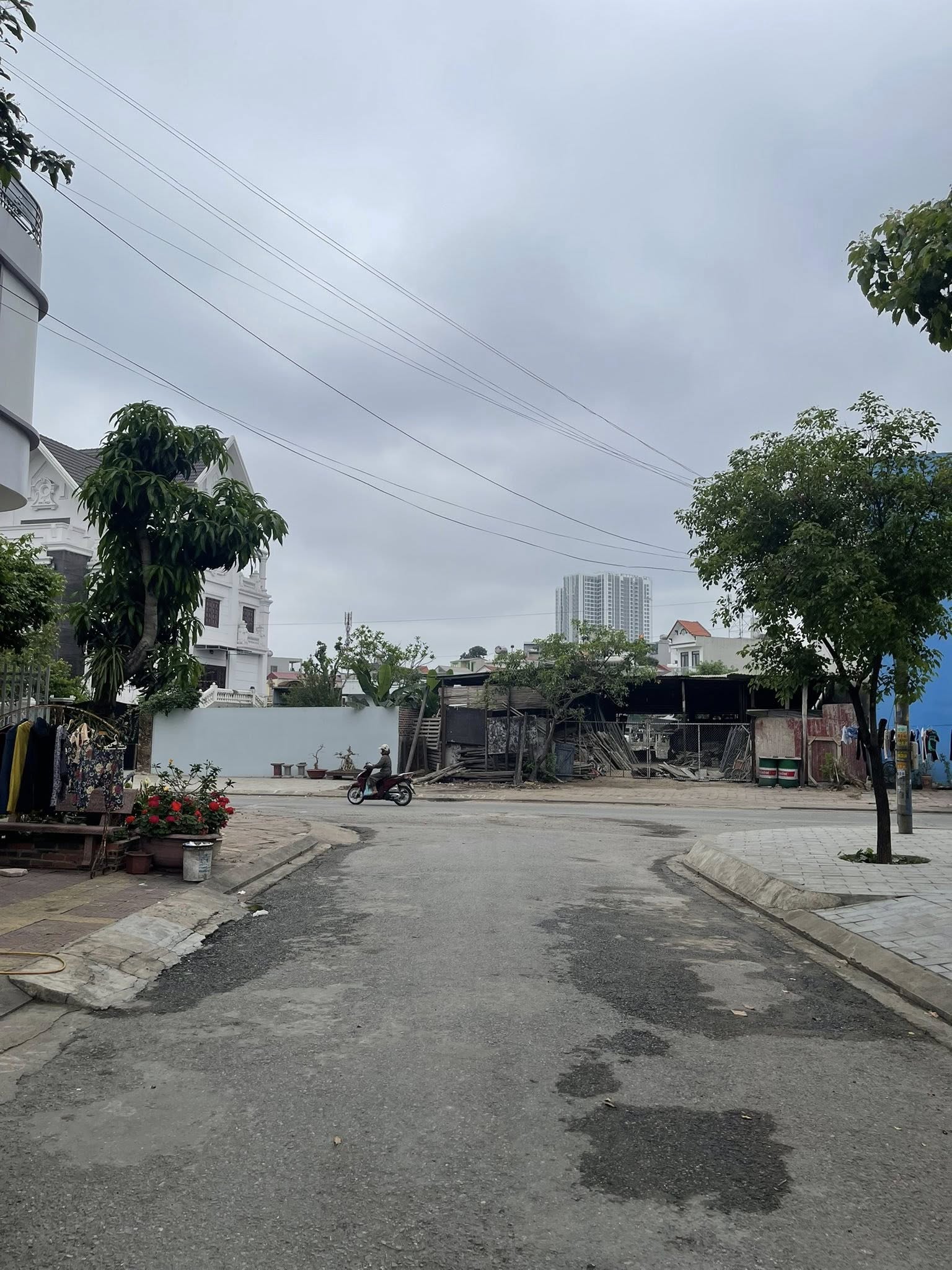 Bán Lô B’2 ô 2 Rẻ Quạt Vựng Đâng,P.Yết Kiêu Cũ. DT:90m2,MT:6m.H:TB !!!