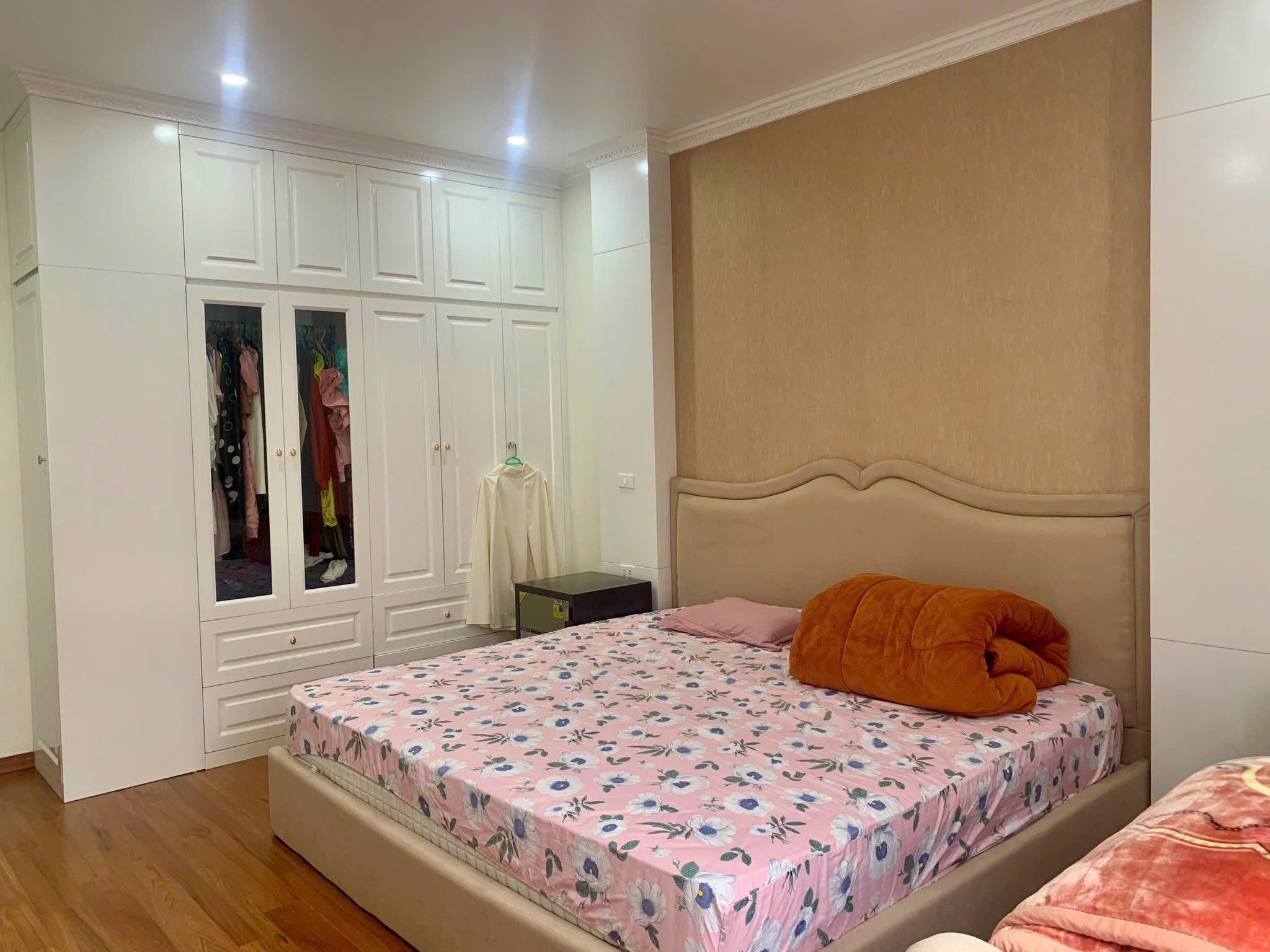 Bán Nhà 3.5 Tầng Trung Tâm Cột 3. DT:67.5m2,MT:4.5m Quay Biển !!!
