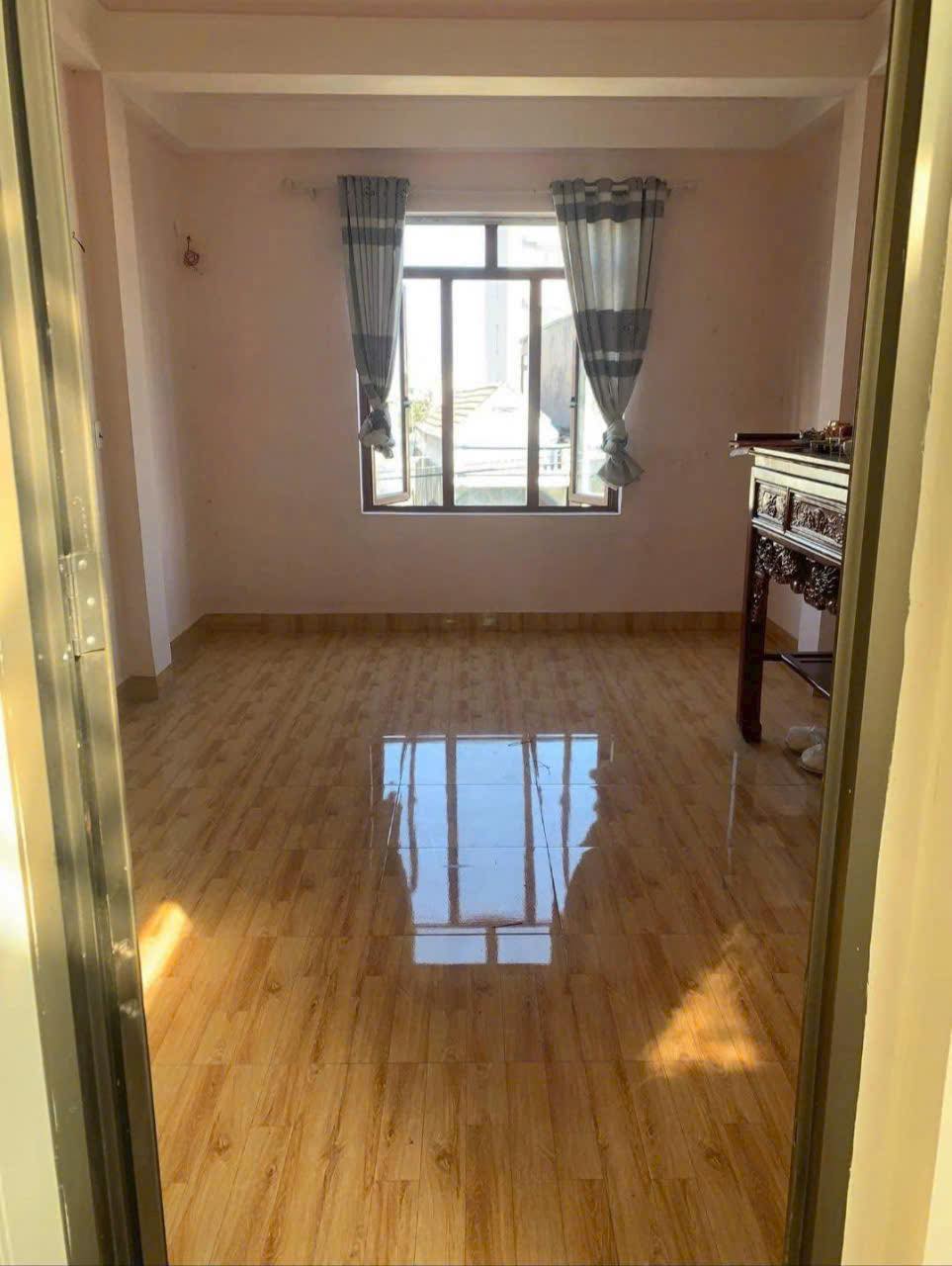 Bán Nhà 4 Tầng Mặt Đường Thành Công,P.Cao Xanh. DT:60m2 Siêu Rẻ !!!