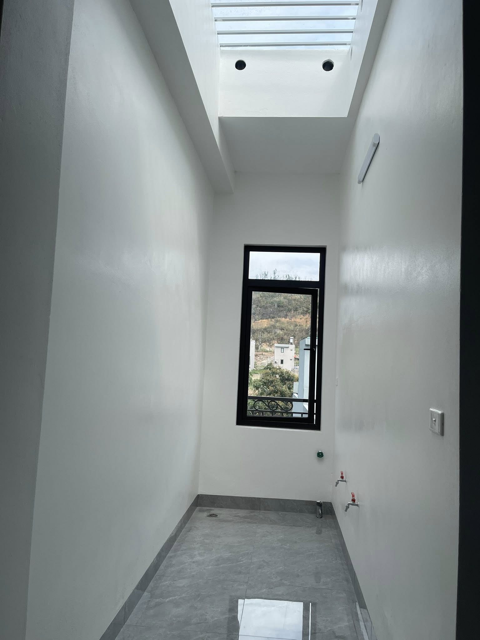 Bán Nhà 3 Tầng sau UBND P.Hà Khánh.DT:51.2m2,MT:4.78m Oto Tránh Nhau !!!