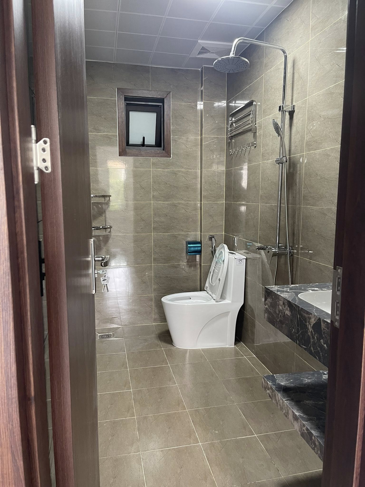 Bán Nhà 3 Tầng sau UBND P.Hà Khánh.DT:51.2m2,MT:4.78m Oto Tránh Nhau !!!