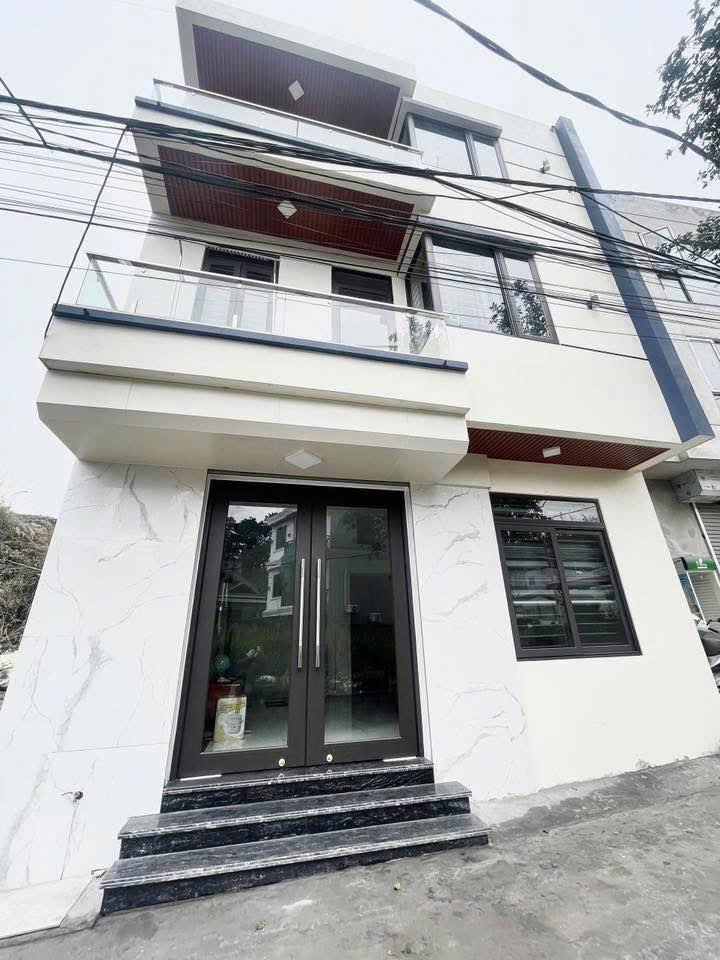 Bán Nhà 3 Tầng Ngõ 14 Cao Thắng. DT:53m2 Oto đỗ cửa Siêu Đẹp !!!