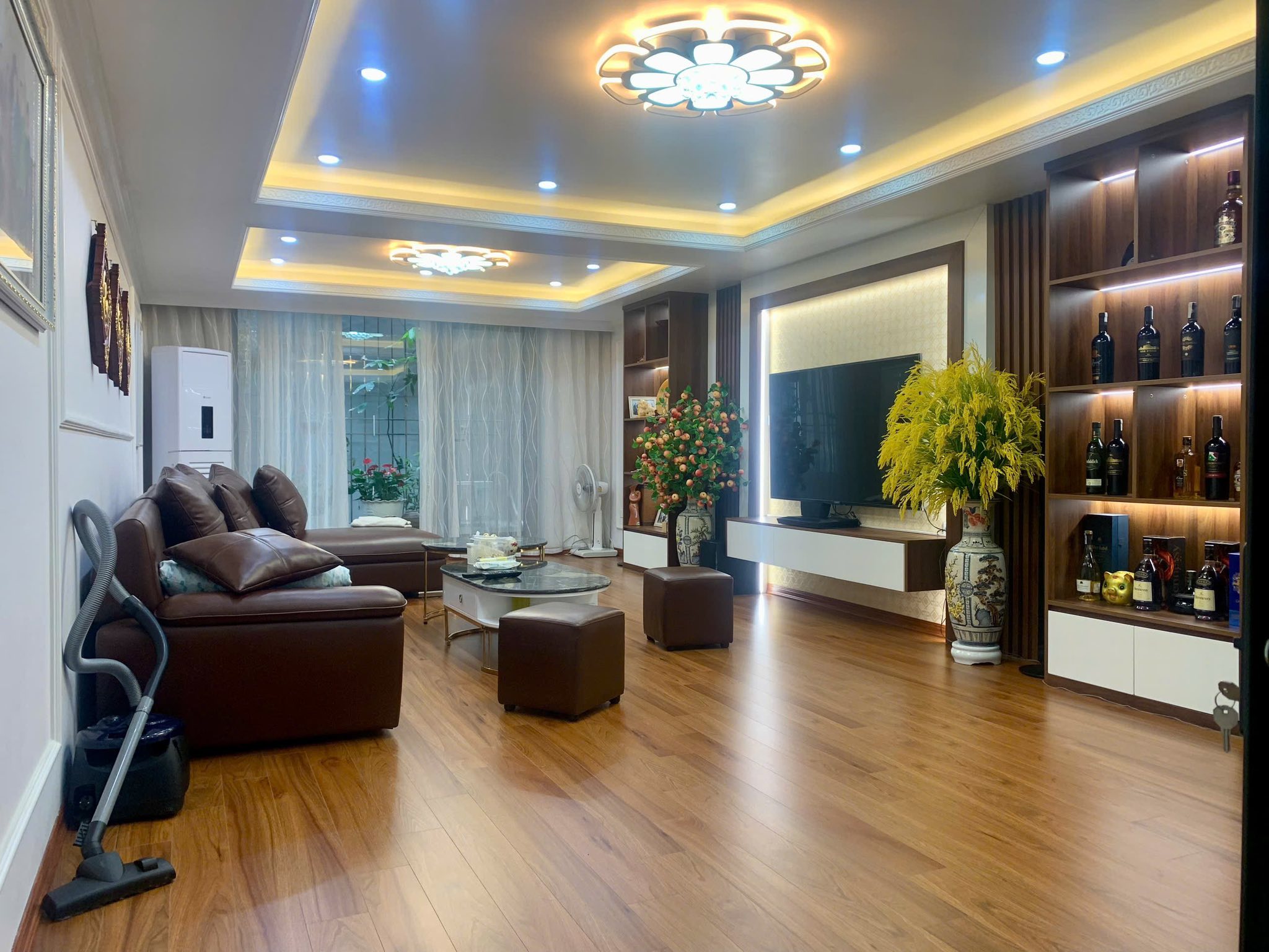 Bán Nhà 3.5 Tầng Trung Tâm Cột 3. DT:67.5m2,MT:4.5m Quay Biển !!!