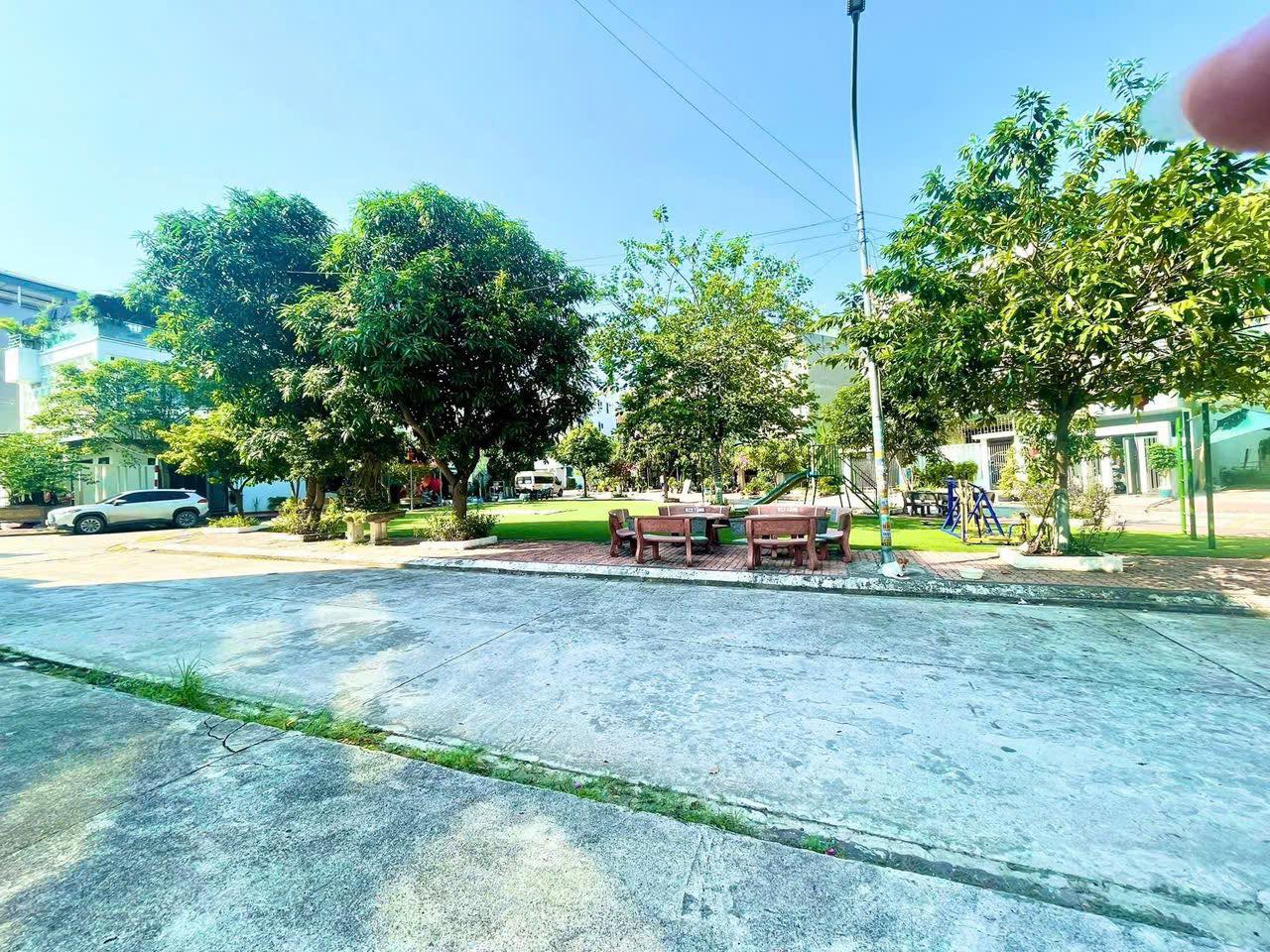 Bán Đất KĐT Đồi Mắm Tôm,Hạ Long. DT:90m2,MT:4.5m View Vườn Hoa !!!