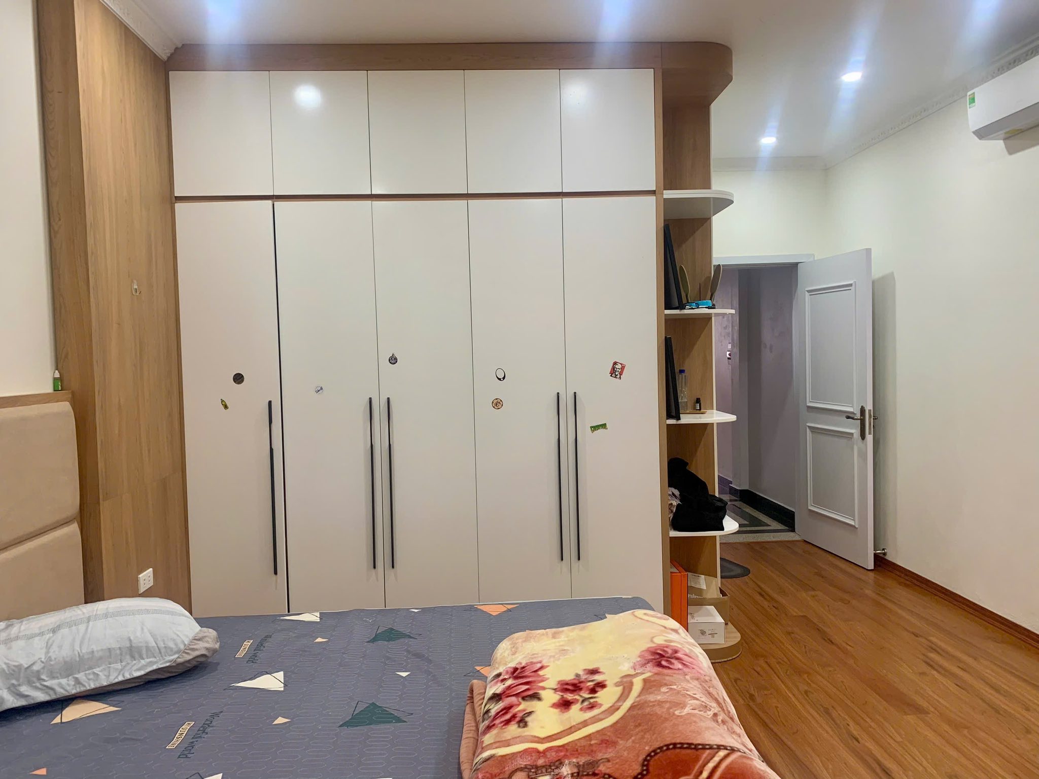 Bán Nhà 3.5 Tầng Trung Tâm Cột 3. DT:67.5m2,MT:4.5m Quay Biển !!!