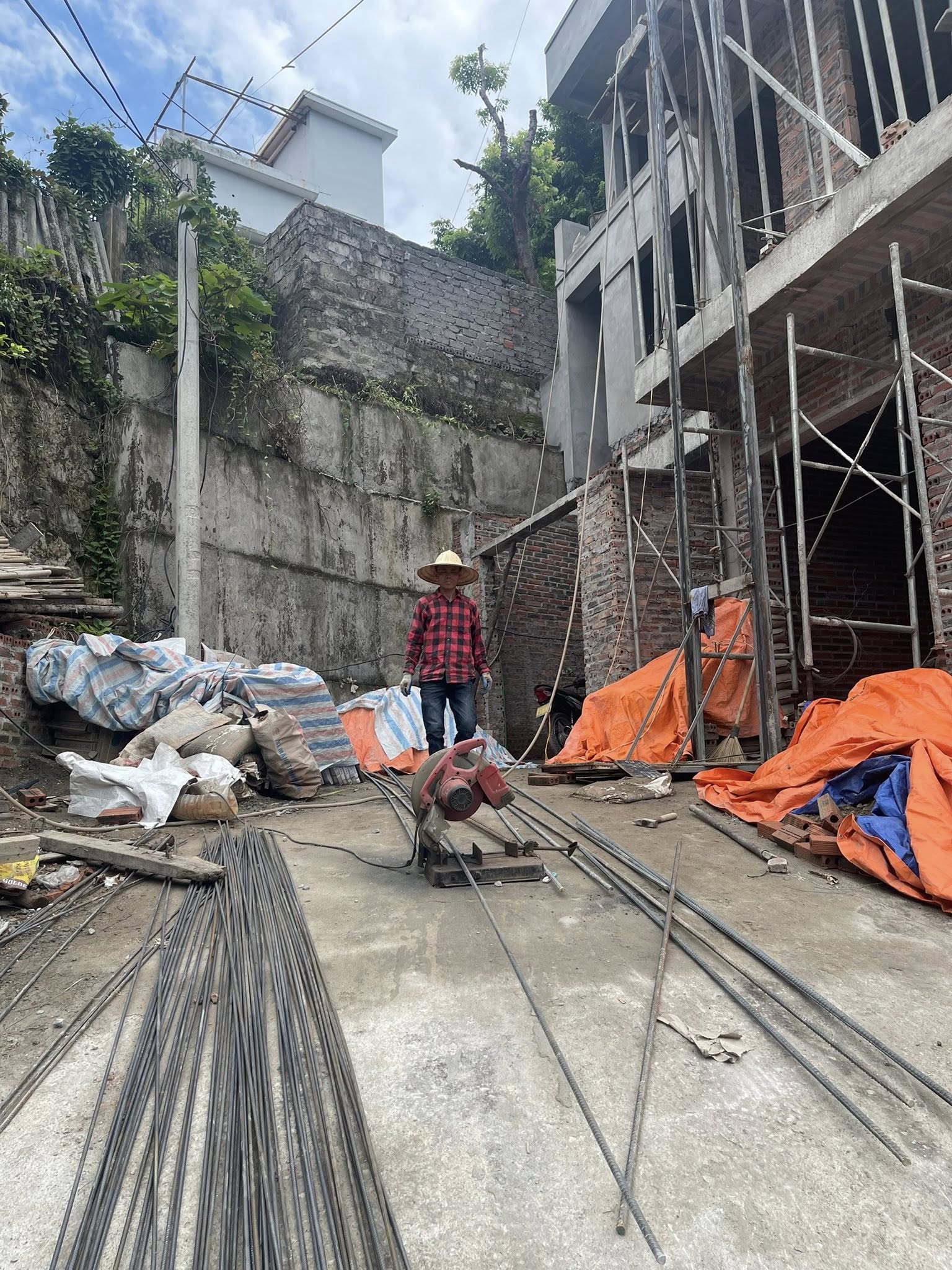 Bán Nhà 3 Tầng Ngõ 10 Cao Xanh,P.Cao Xanh. DT:50m2 Giá Rẻ !!!