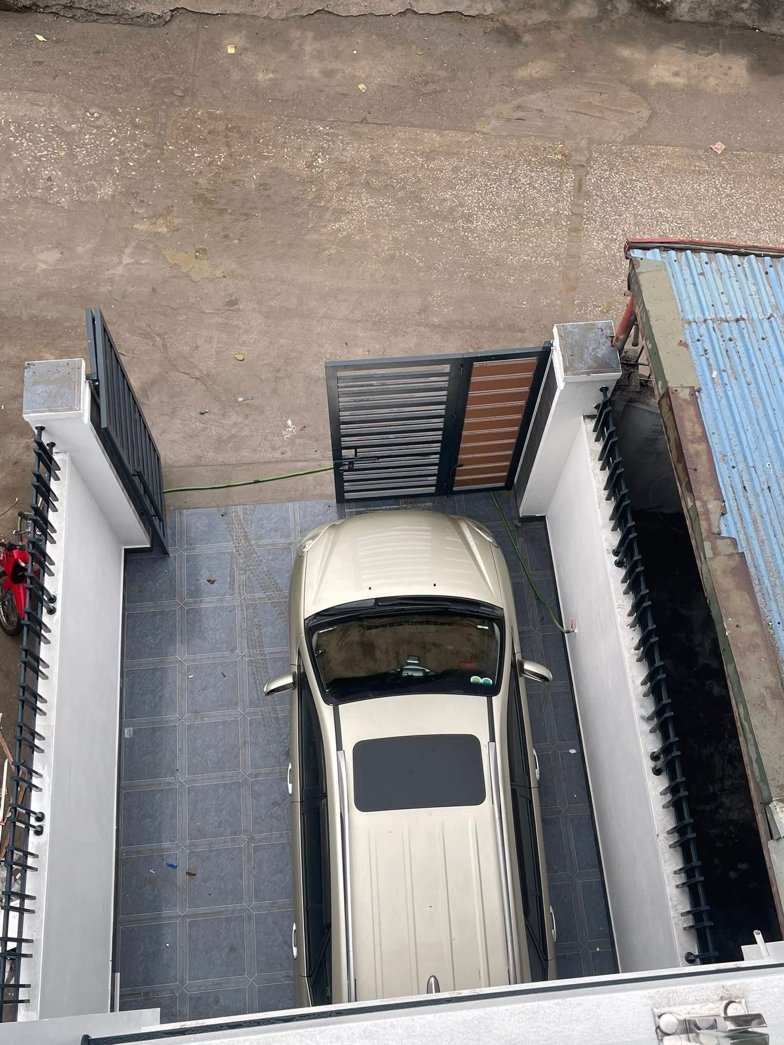 Bán Nhà 3 Tầng Ngõ 28 Cao Xanh,P.Cao Xanh. DT:82m2,MT:4m. Oto Đỗ Cửa !!!