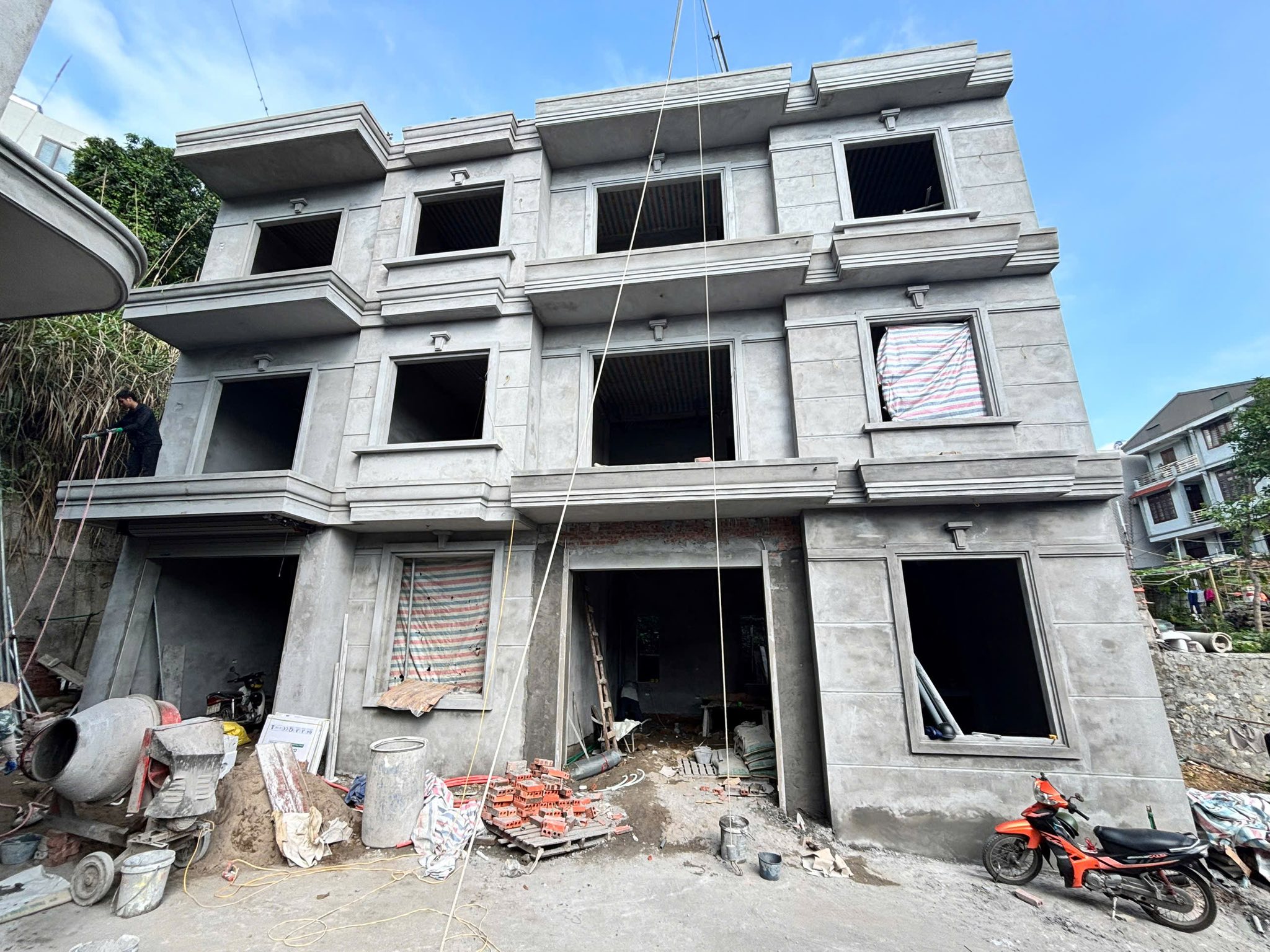 Bán Nhà 3 Tầng Ngõ 8 Bãi Muối,P.Cao Thắng. DT: 67.4m2 Oto Đỗ Cửa !!!