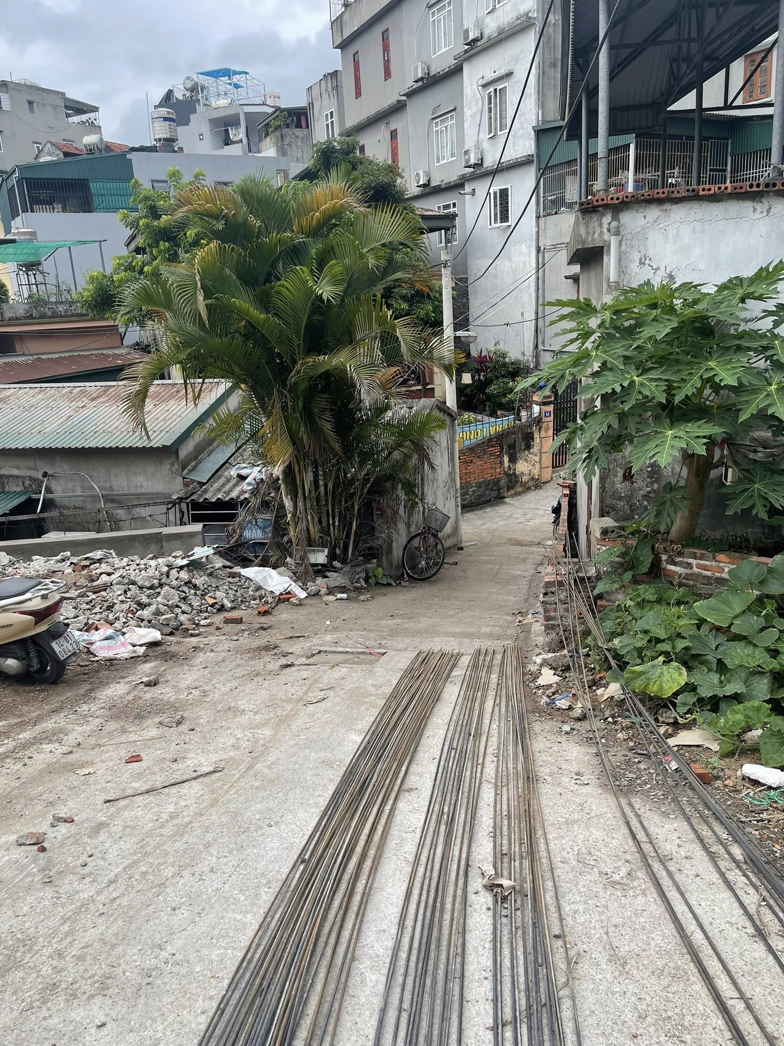Bán Nhà 3 Tầng Ngõ 10 Cao Xanh,P.Cao Xanh. DT:50m2 Giá Rẻ !!!